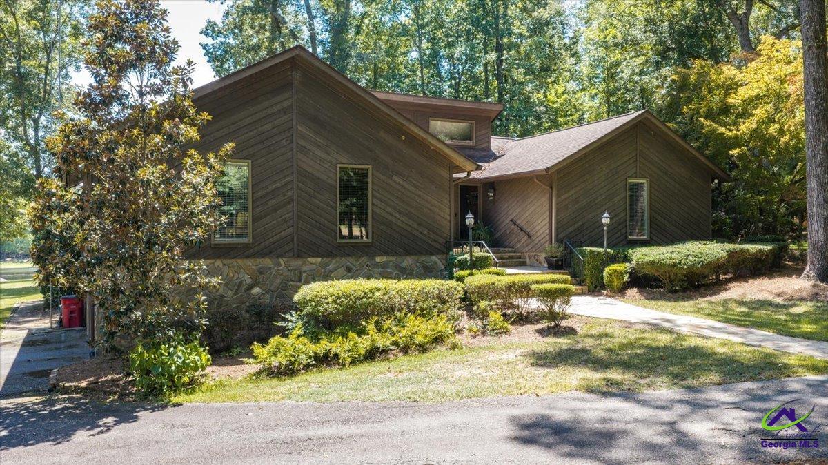 7576 Lakewood Drive