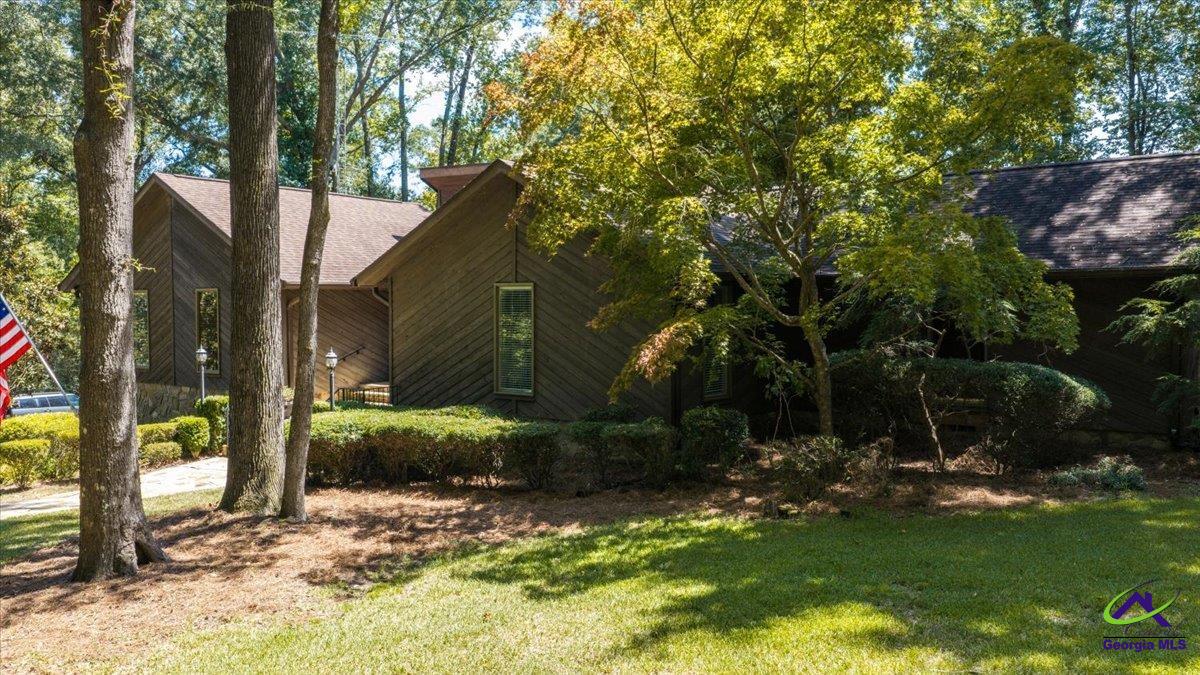 7576 Lakewood Drive
