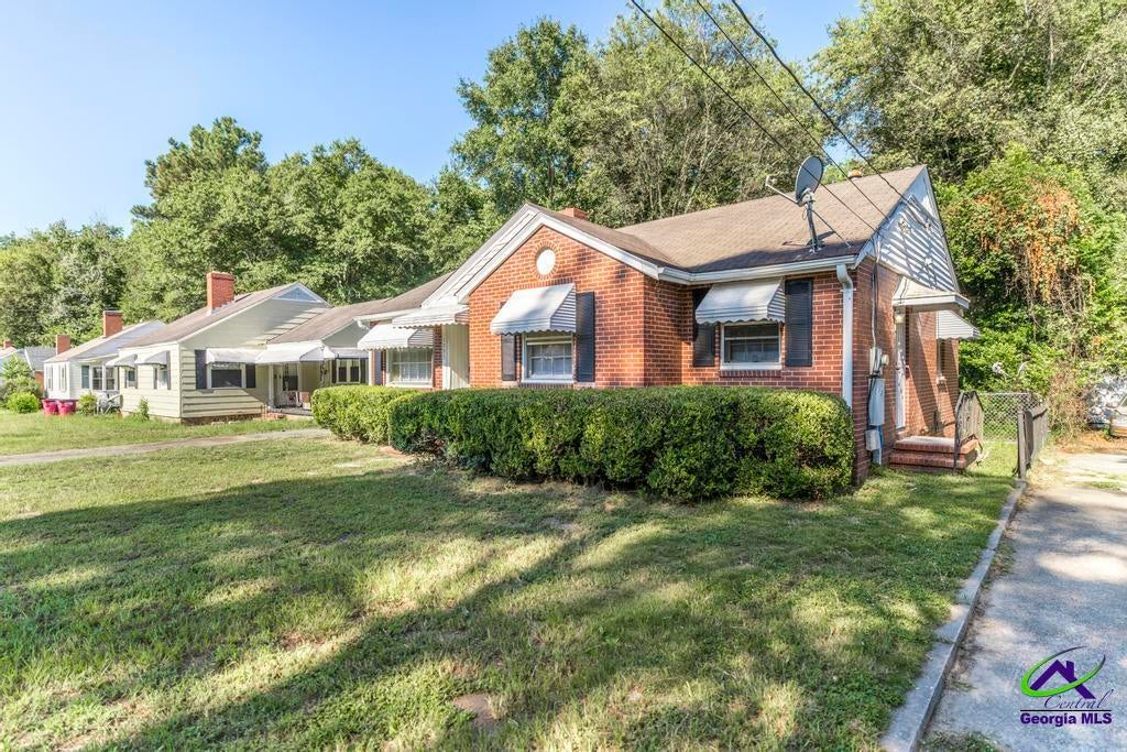 1095 Mimosa Drive