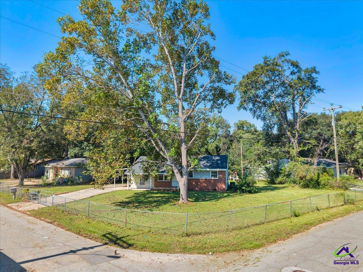 100 Ravenwood Way