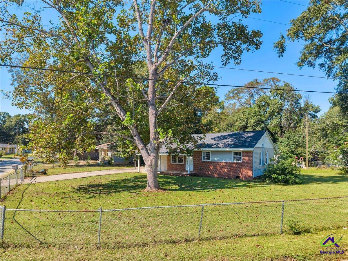 100 Ravenwood Way