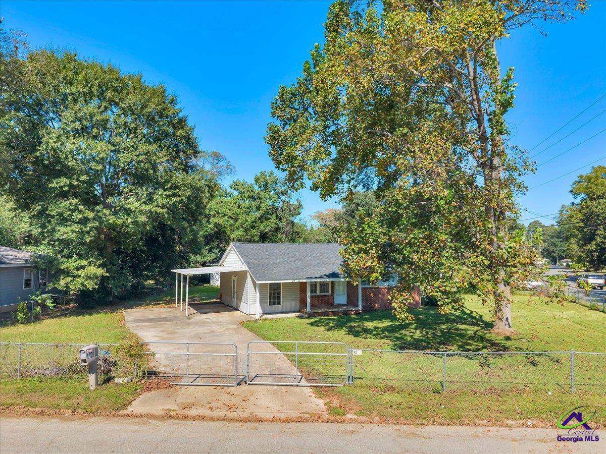 100 Ravenwood Way