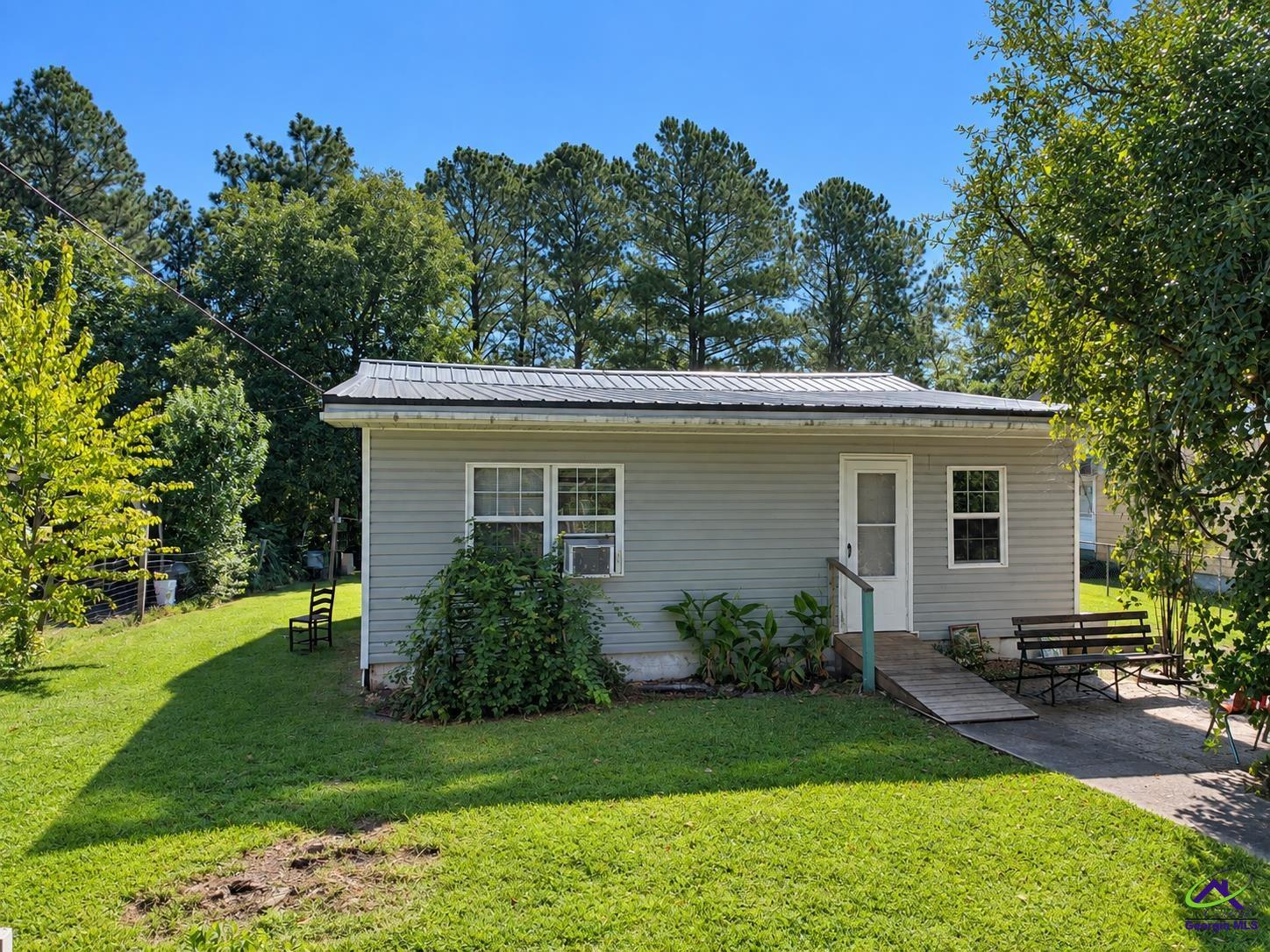 718 Walcott St.