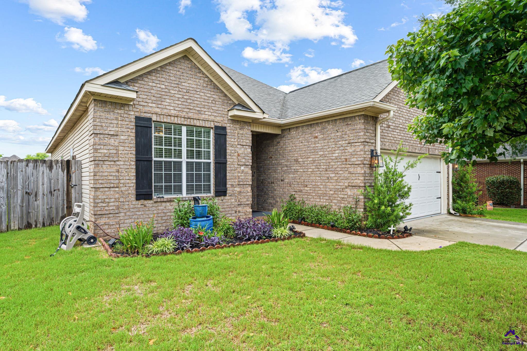 111 Montrose Lane