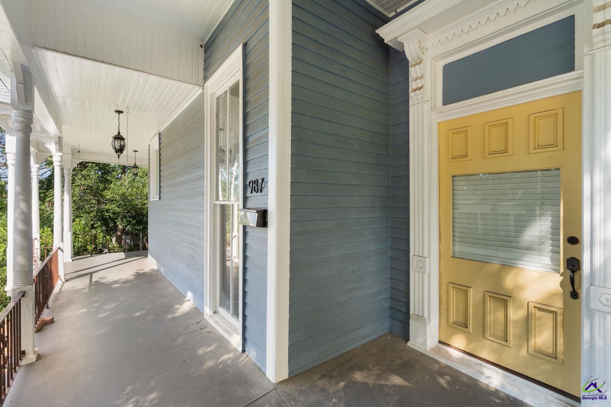 987 Highland Terrace