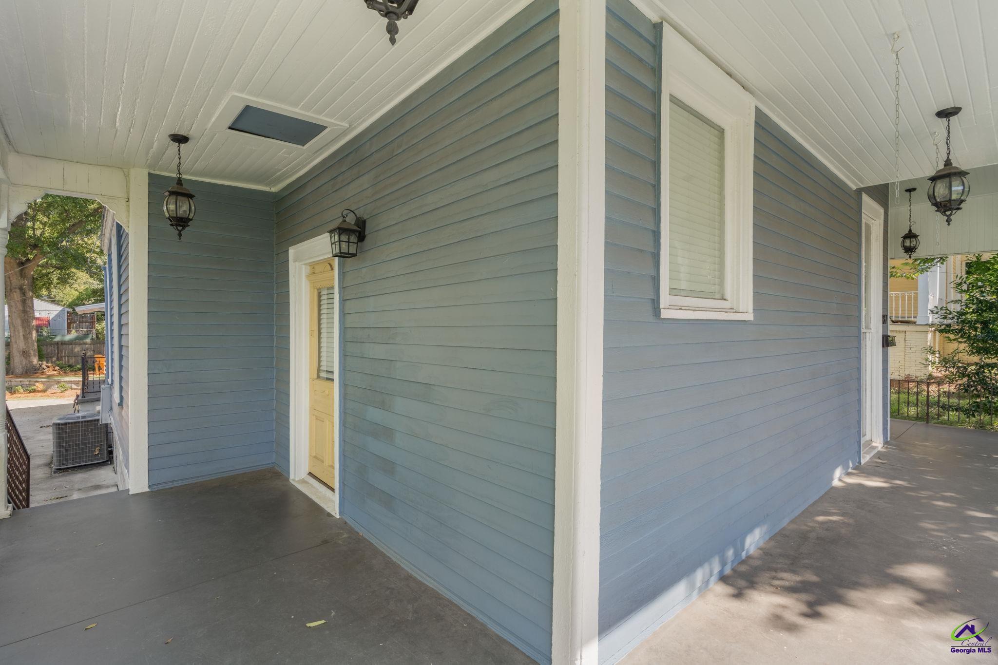 987 Highland Terrace
