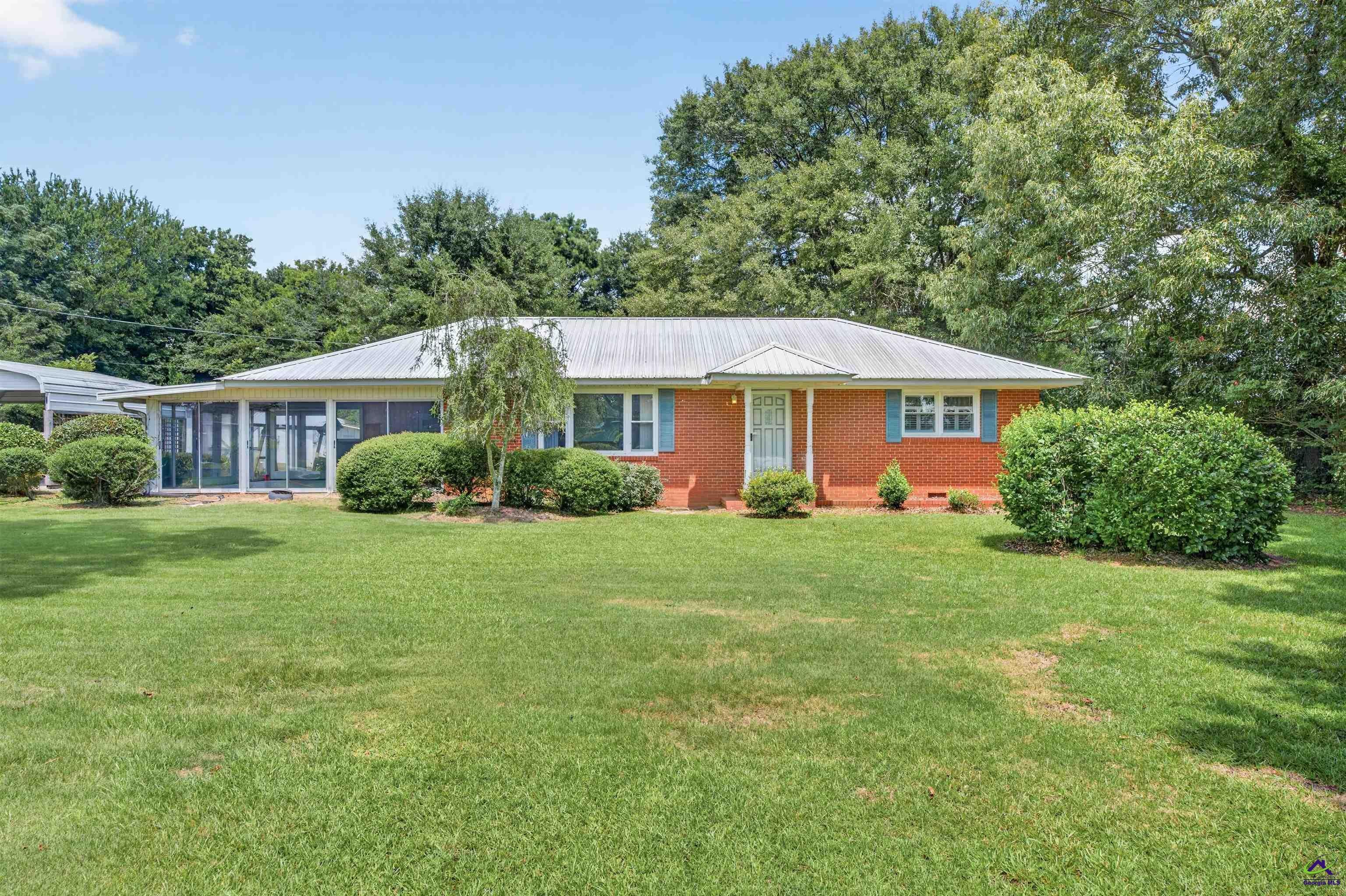163 White Rd