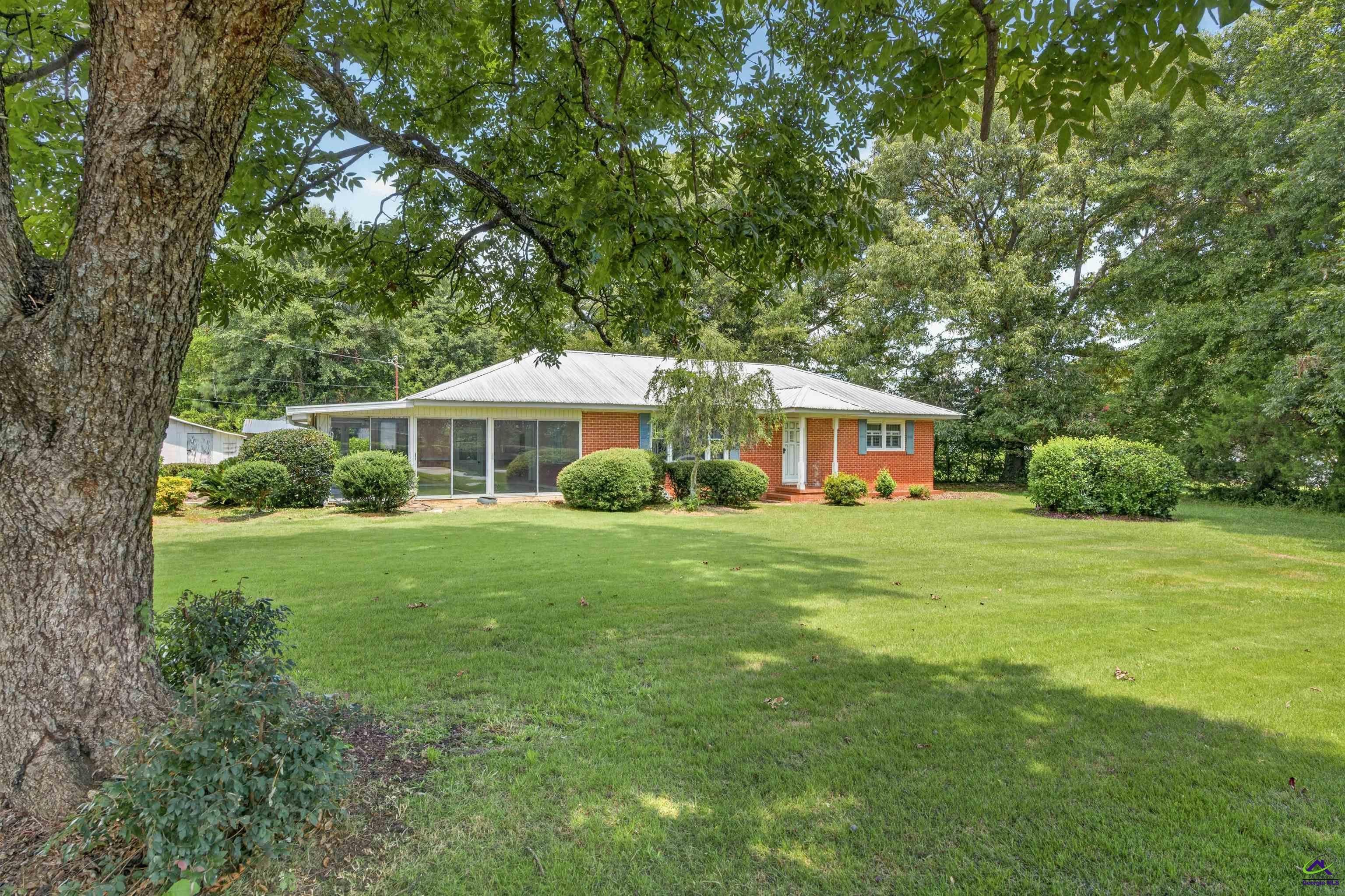 163 White Rd