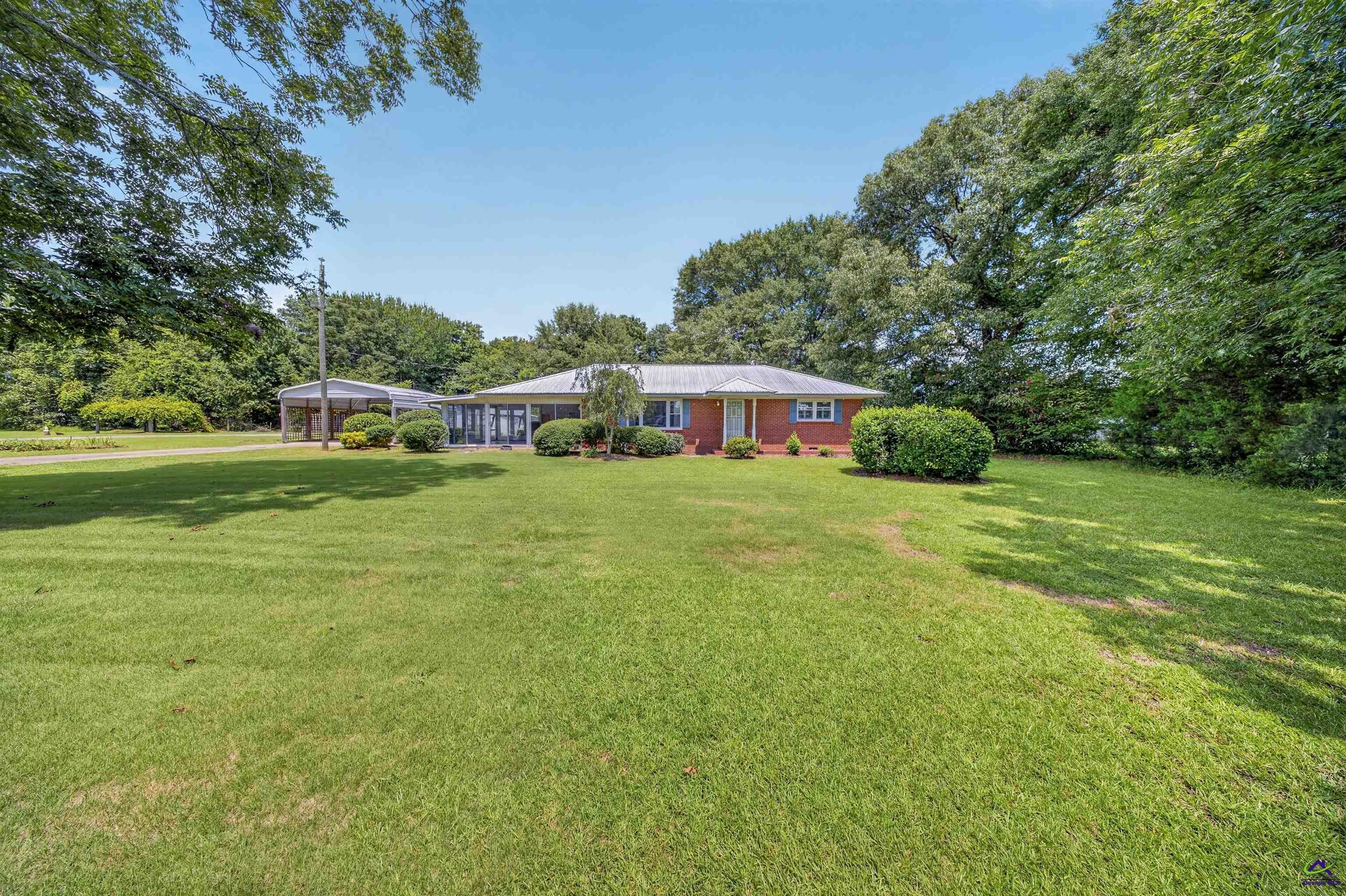 163 White Rd