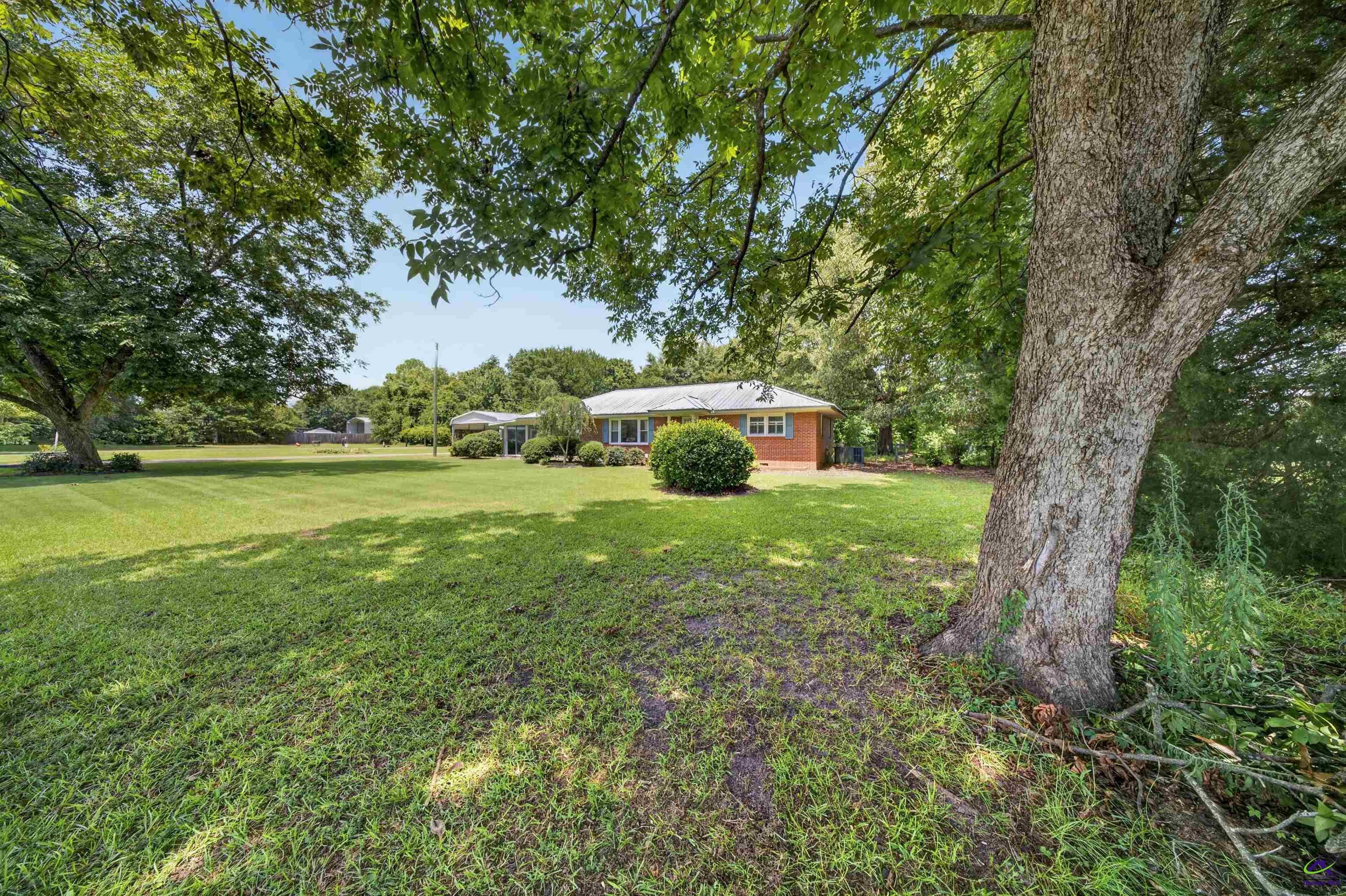 163 White Rd