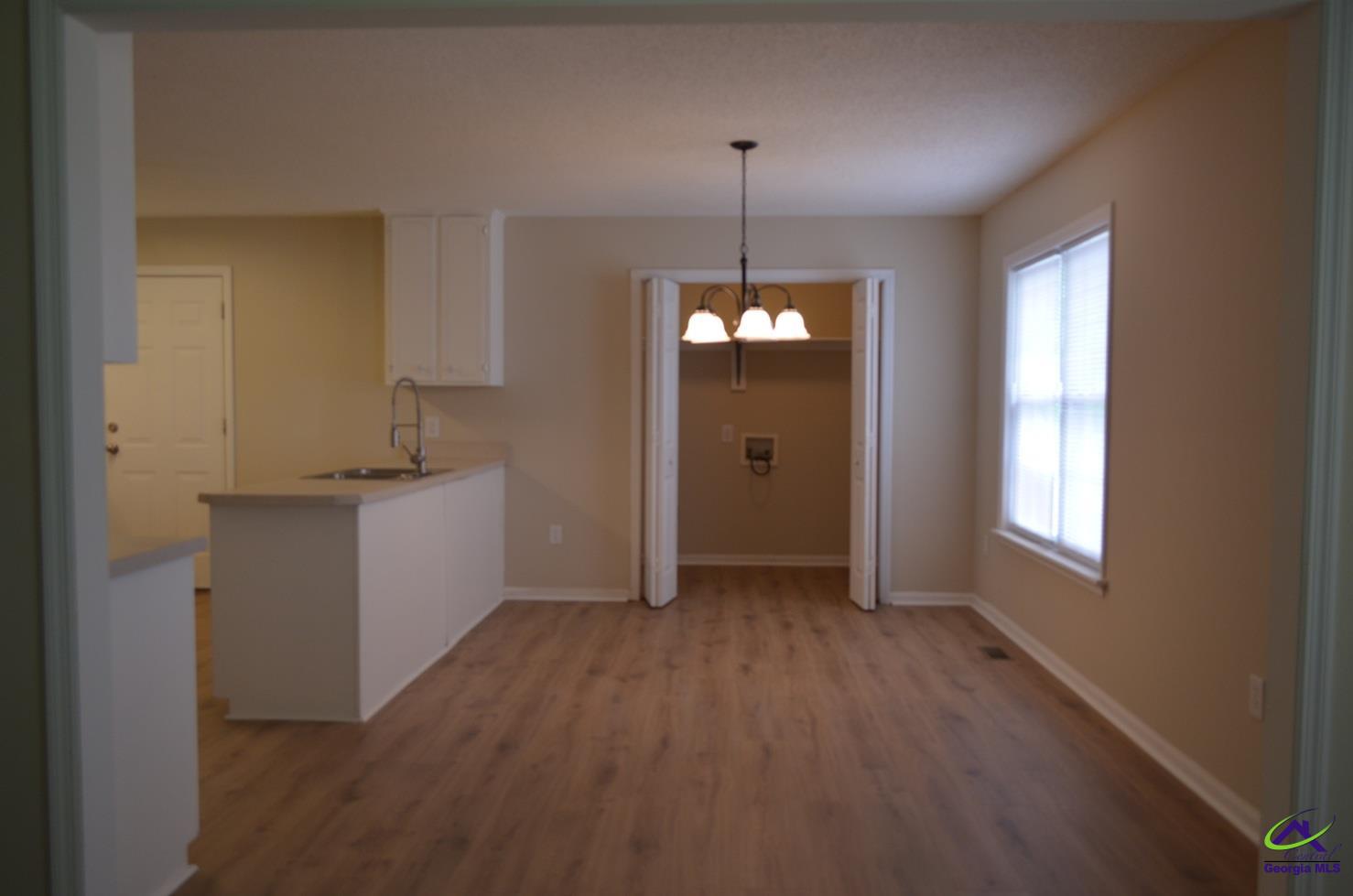 103 S Lakeview Drive