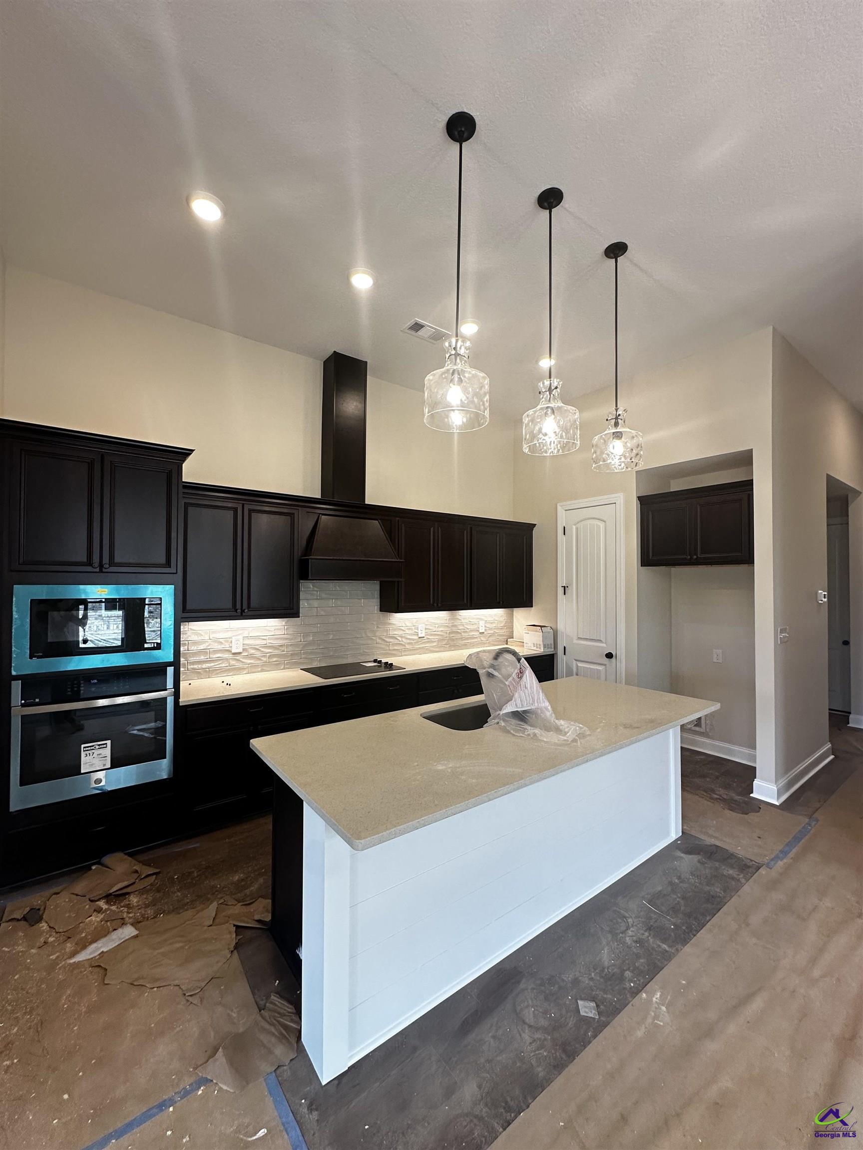 2 Pleasant Oaks Drive