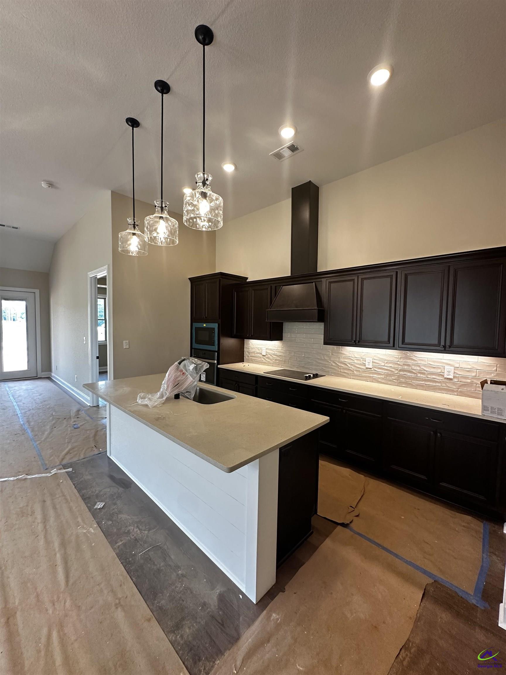 2 Pleasant Oaks Drive