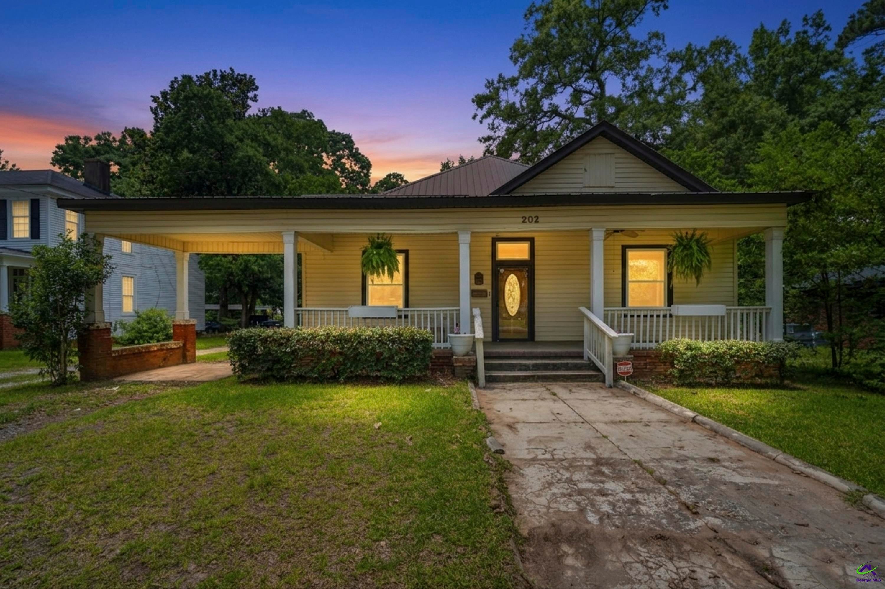 202 Everett Square