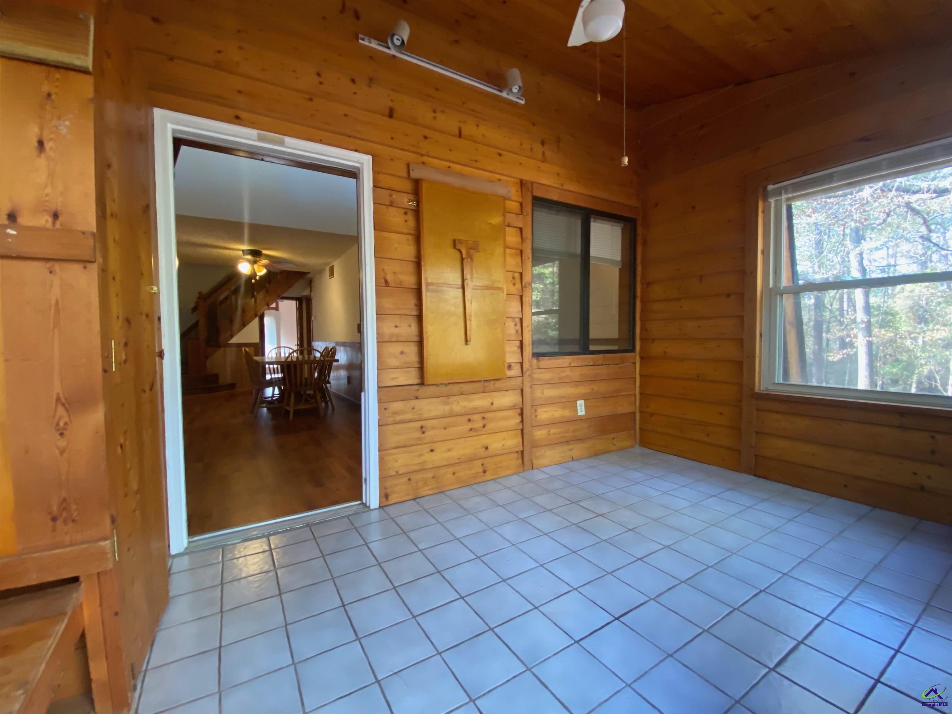 231 W Seminole Drive
