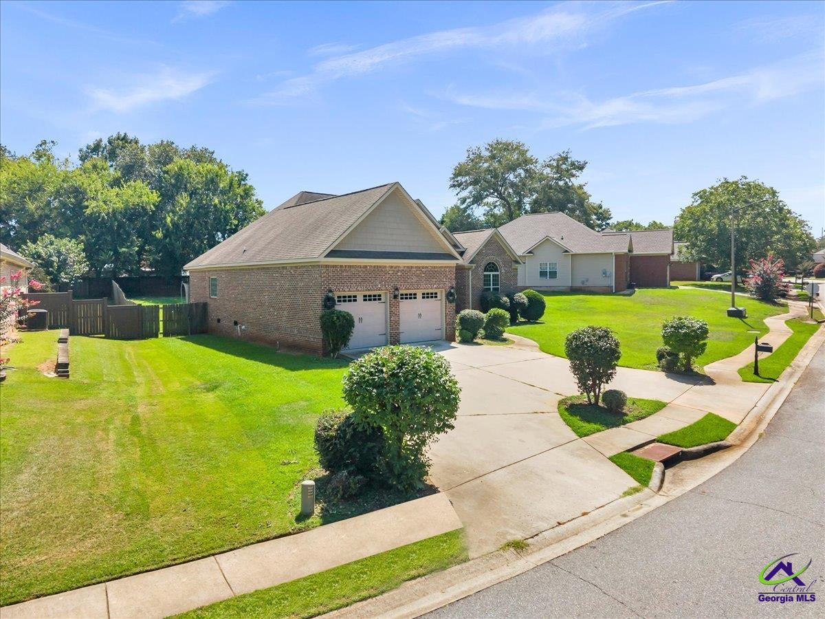 805 arbor Lane
