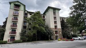 Photo 1 of 48 — 212 Dollywood Ln U-420, Pigeon Forge, TN 37863