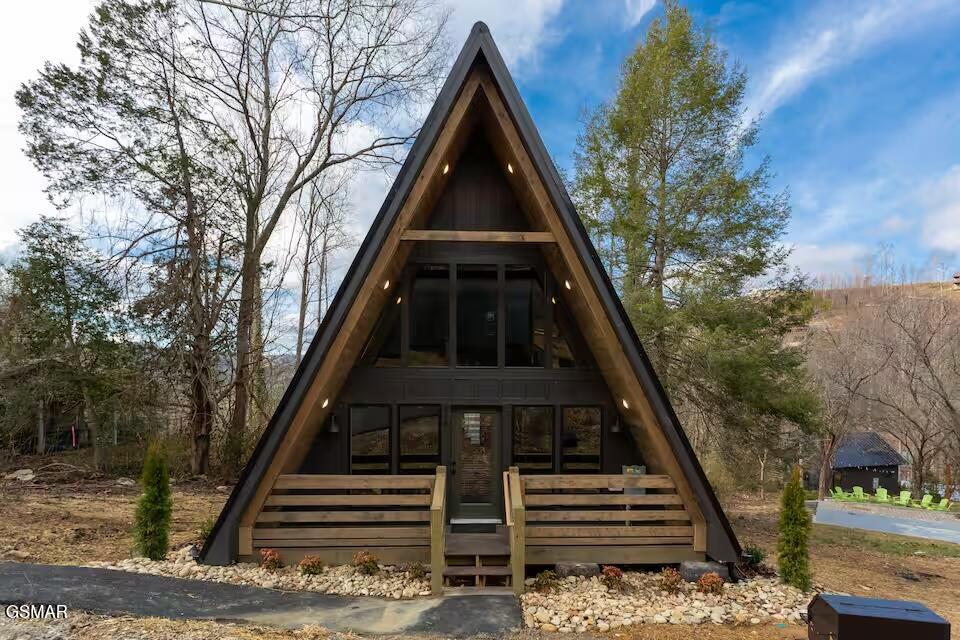Photo 1 of 26 — 324 Lewis Clabo Road, Gatlinburg, TN 37738
