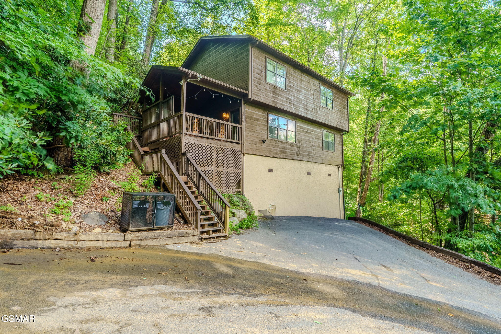 Photo 1 of 32 — 937 Ski Mountain Road, Gatlinburg, TN 37738
