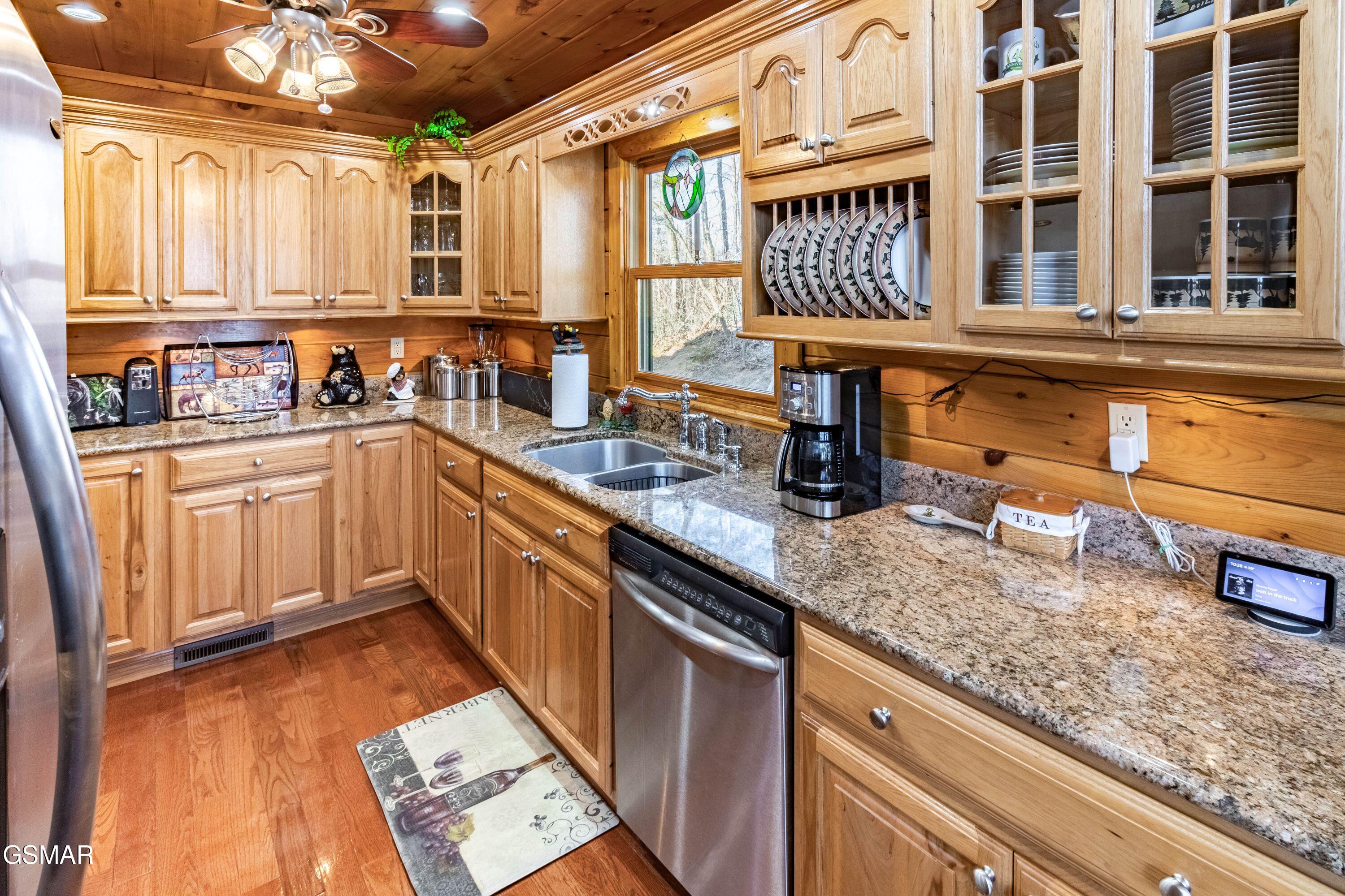 Sevierville, Tennessee, 37862, United States, 3 Bedrooms Bedrooms, ,3 BathroomsBathrooms,Residential,Active,2036390