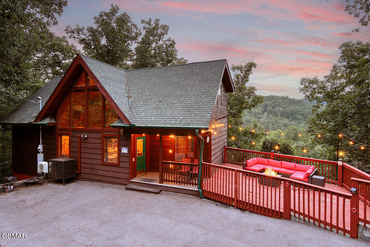 Photo 1 of 34 — 1742 Pulaski Lane, Sevierville, TN 37862