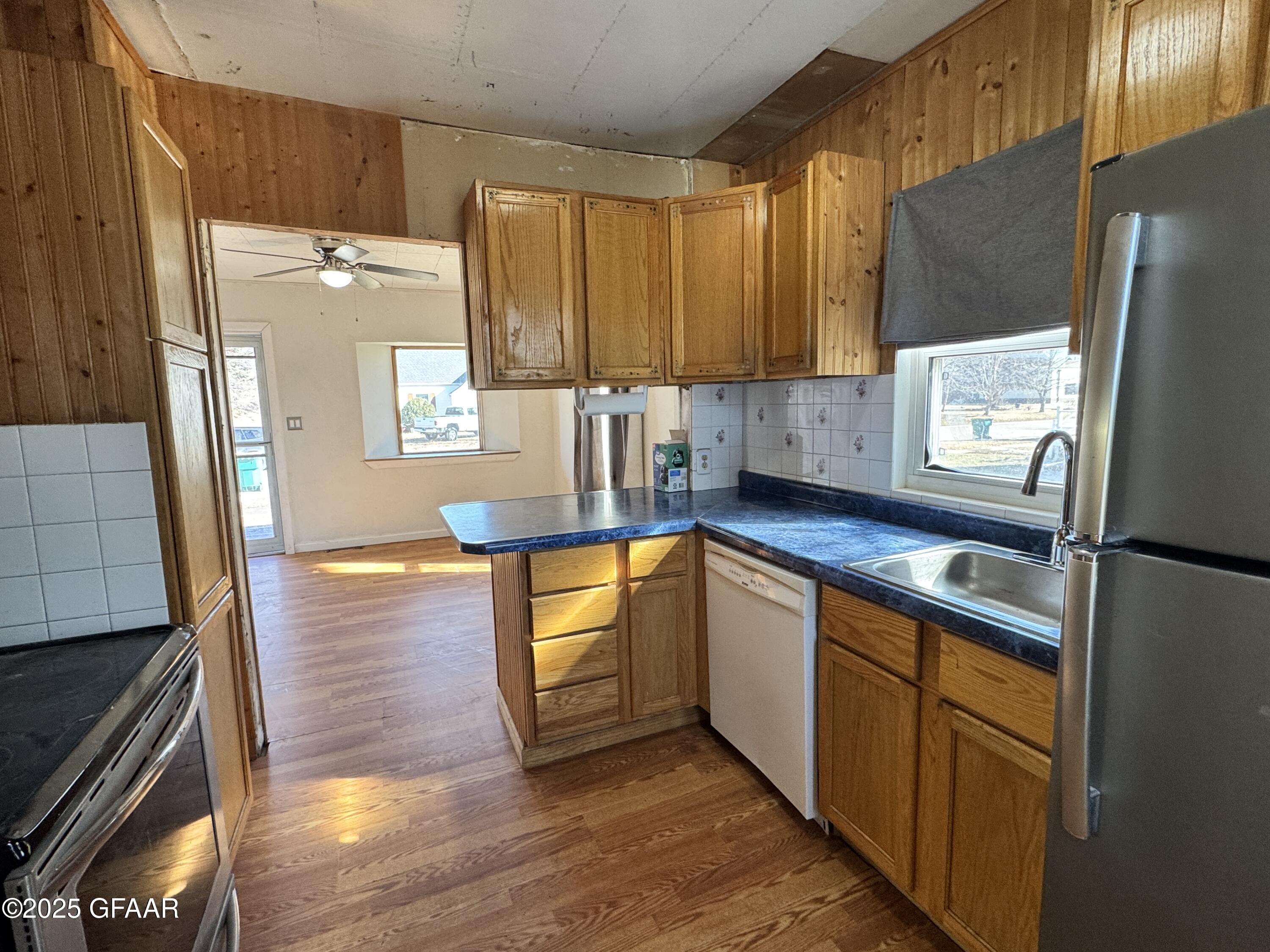 Hatton, North Dakota 58240, United States, 3 Bedrooms Bedrooms, ,1 BathroomBathrooms,Residential,Pending,83714