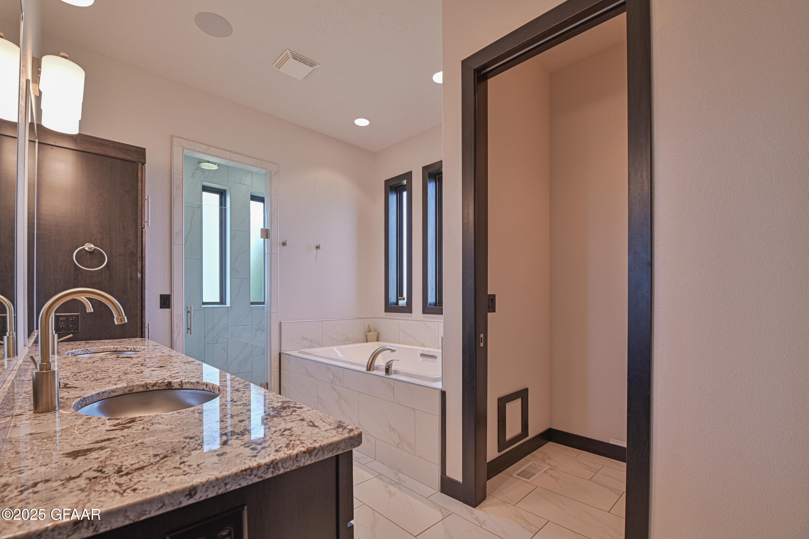 Grand Forks, North Dakota 58201, United States, 6 Bedrooms Bedrooms, ,4 BathroomsBathrooms,Residential,Active,166327