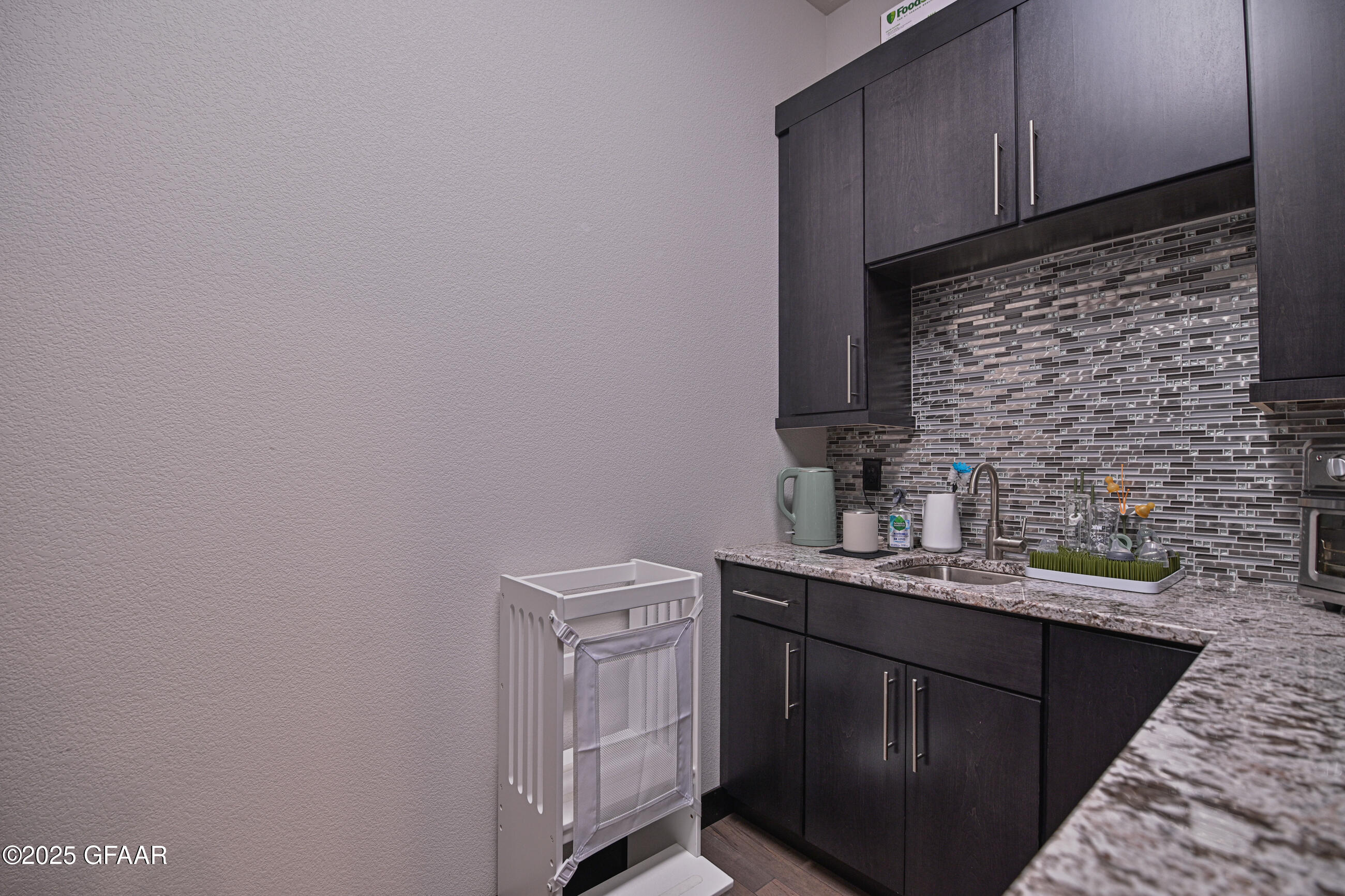 Grand Forks, North Dakota 58201, United States, 6 Bedrooms Bedrooms, ,4 BathroomsBathrooms,Residential,Active,166327