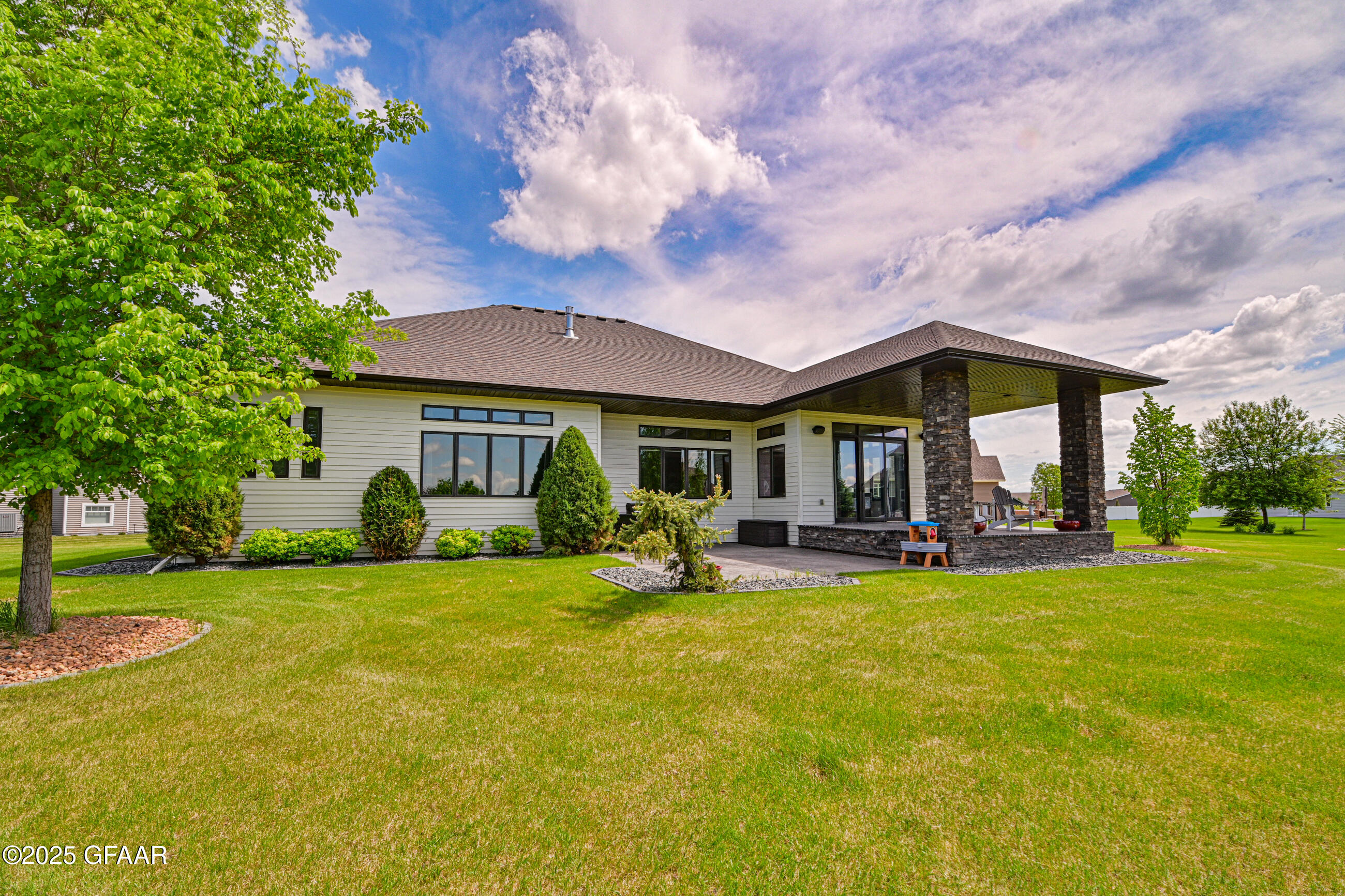 Grand Forks, North Dakota 58201, United States, 6 Bedrooms Bedrooms, ,4 BathroomsBathrooms,Residential,Active,166327