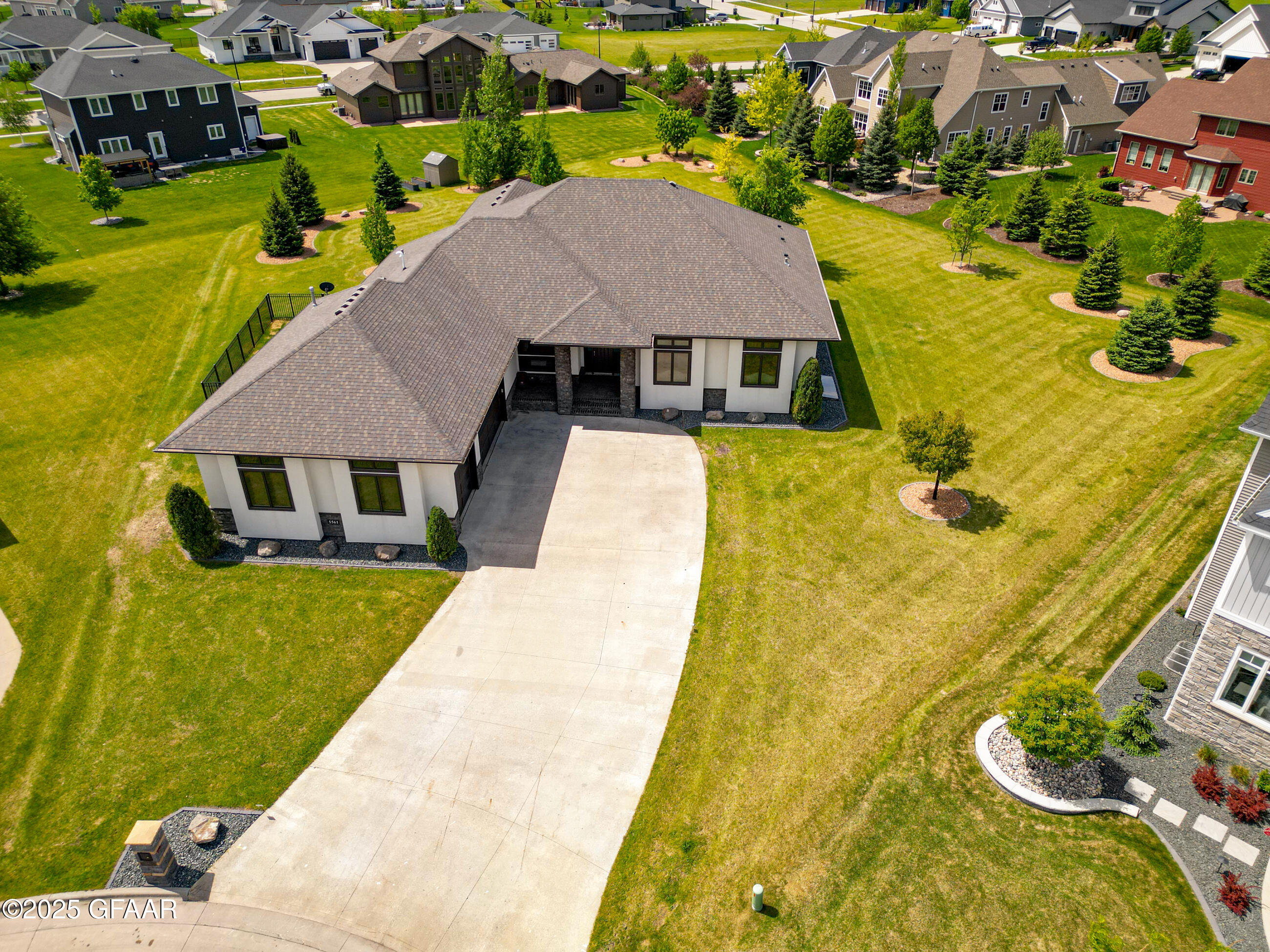 Grand Forks, North Dakota 58201, United States, 6 Bedrooms Bedrooms, ,4 BathroomsBathrooms,Residential,Active,166327