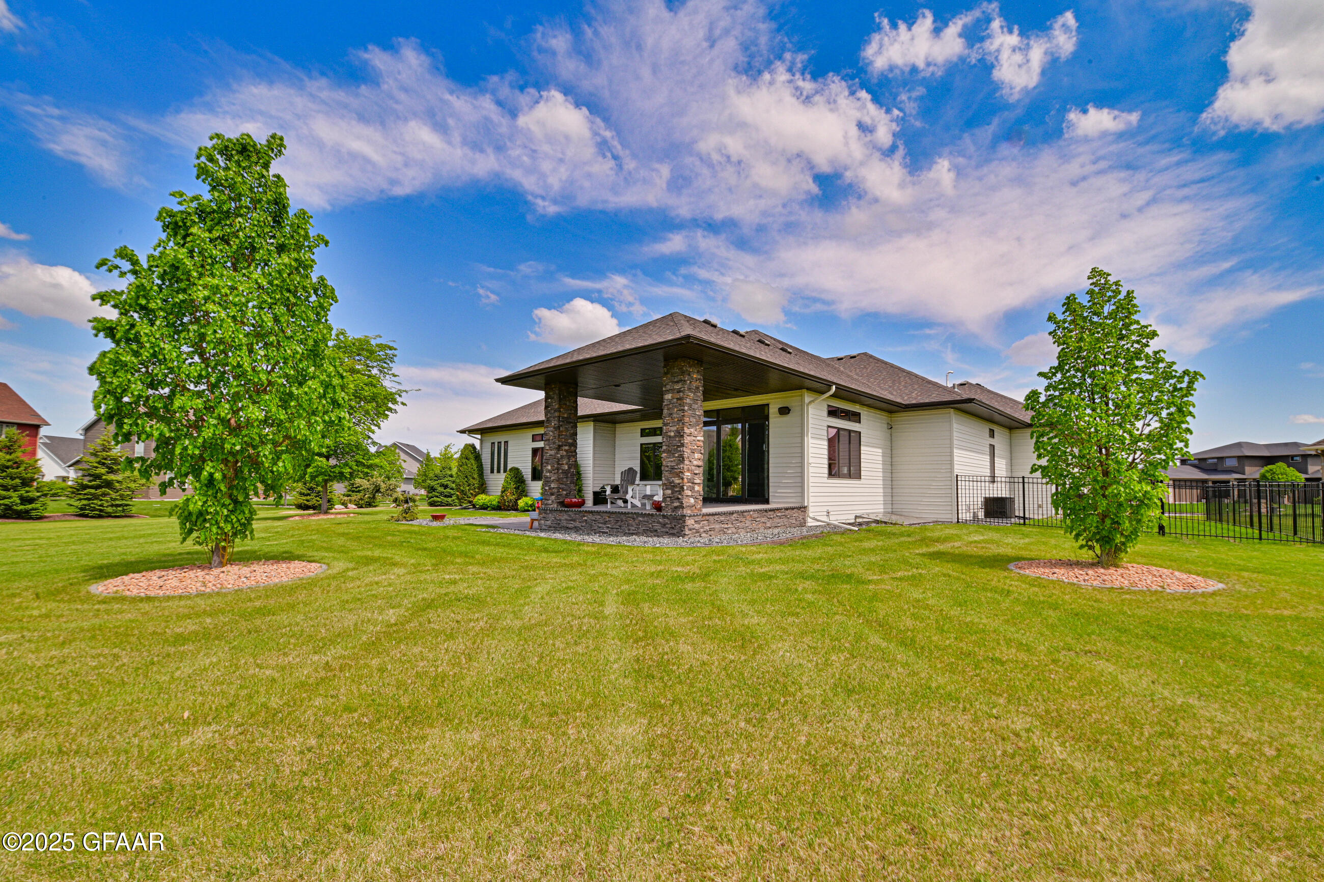 Grand Forks, North Dakota 58201, United States, 6 Bedrooms Bedrooms, ,4 BathroomsBathrooms,Residential,Active,166327