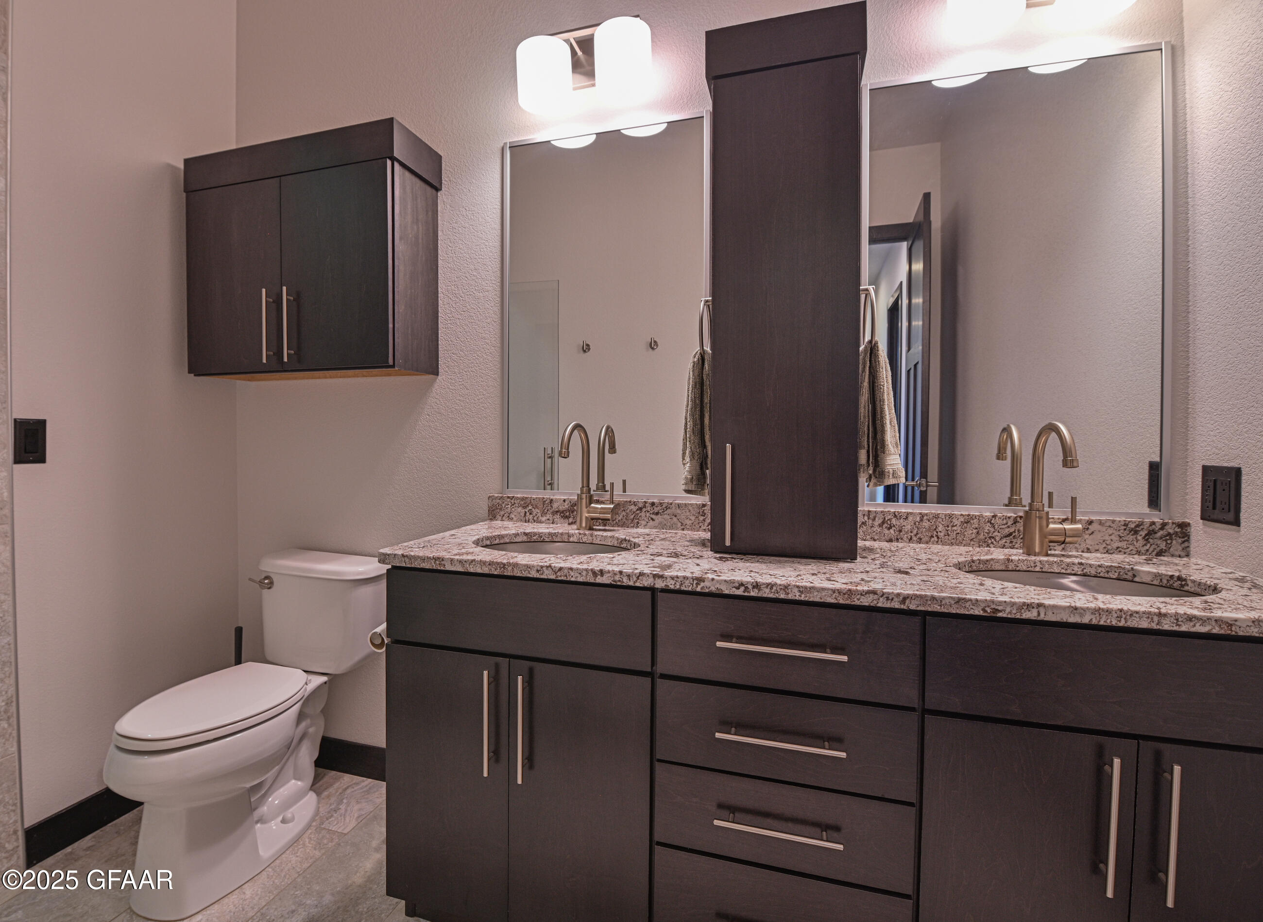 Grand Forks, North Dakota 58201, United States, 6 Bedrooms Bedrooms, ,4 BathroomsBathrooms,Residential,Active,166327