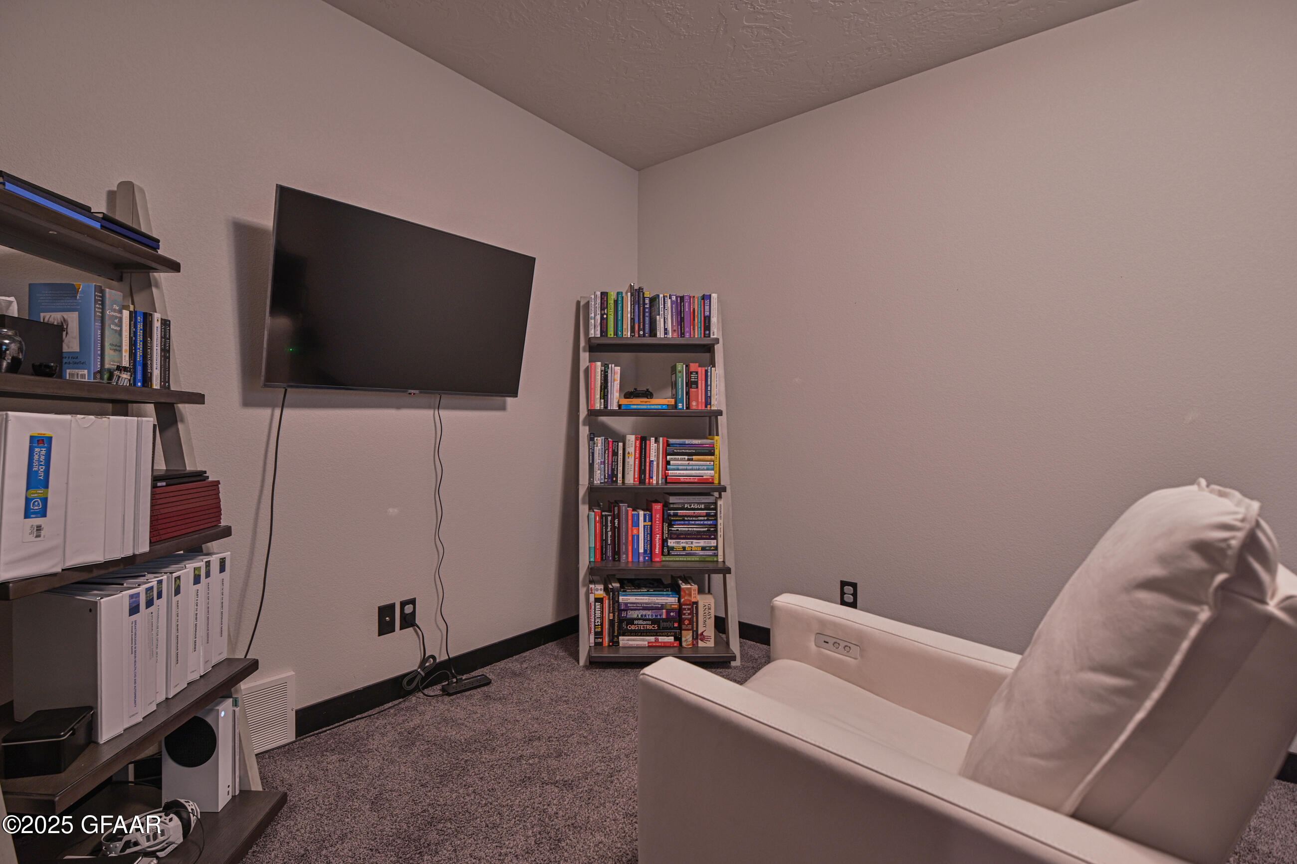 Grand Forks, North Dakota 58201, United States, 6 Bedrooms Bedrooms, ,4 BathroomsBathrooms,Residential,Active,166327