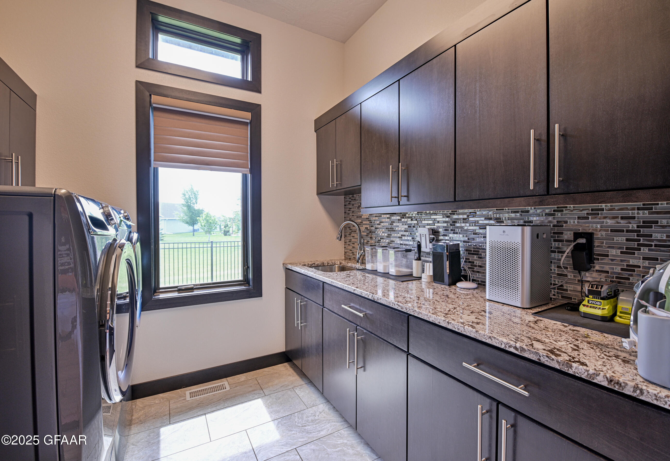 Grand Forks, North Dakota 58201, United States, 6 Bedrooms Bedrooms, ,4 BathroomsBathrooms,Residential,Active,166327