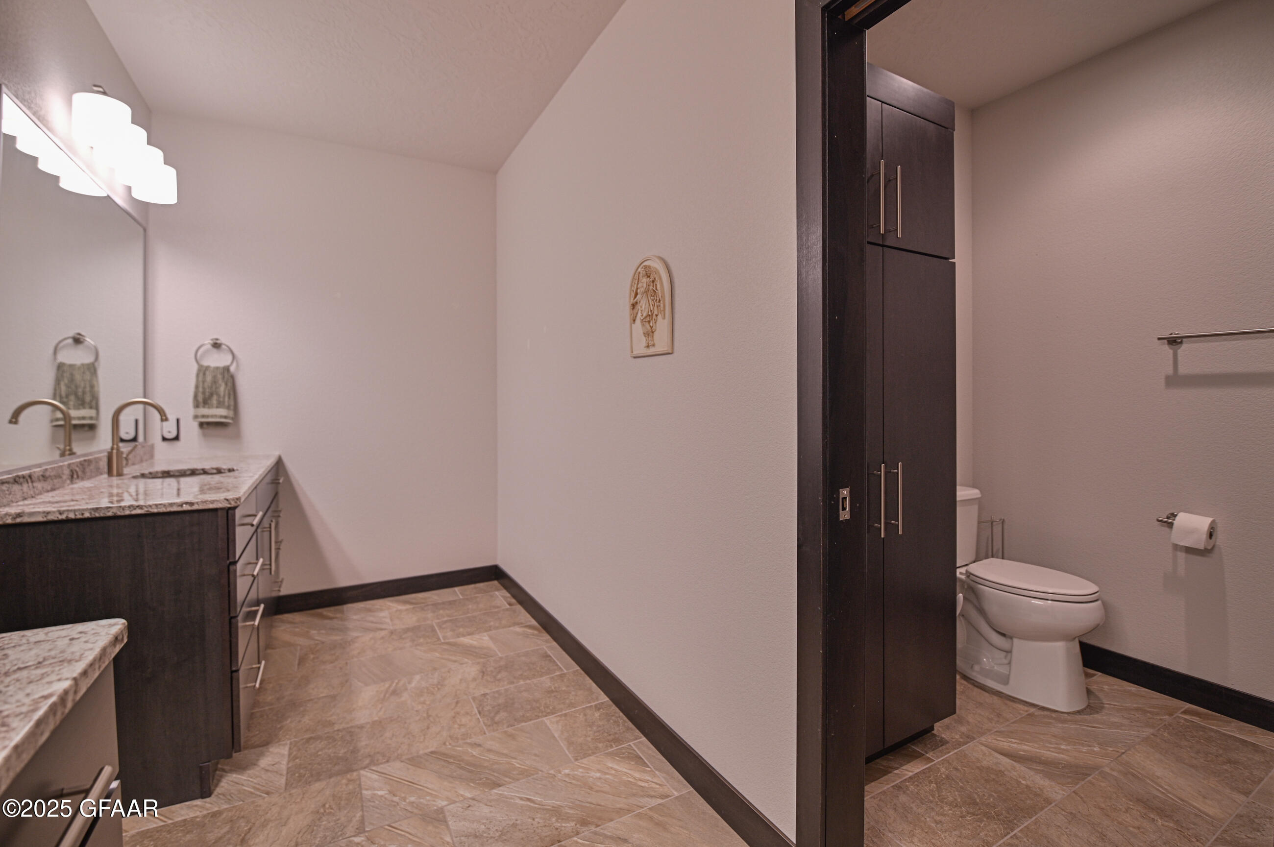 Grand Forks, North Dakota 58201, United States, 6 Bedrooms Bedrooms, ,4 BathroomsBathrooms,Residential,Active,166327