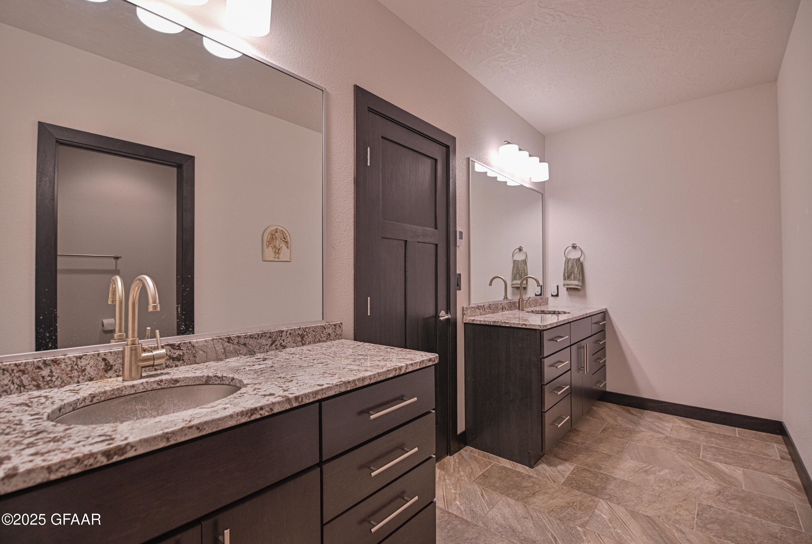 Grand Forks, North Dakota 58201, United States, 6 Bedrooms Bedrooms, ,4 BathroomsBathrooms,Residential,Active,166327