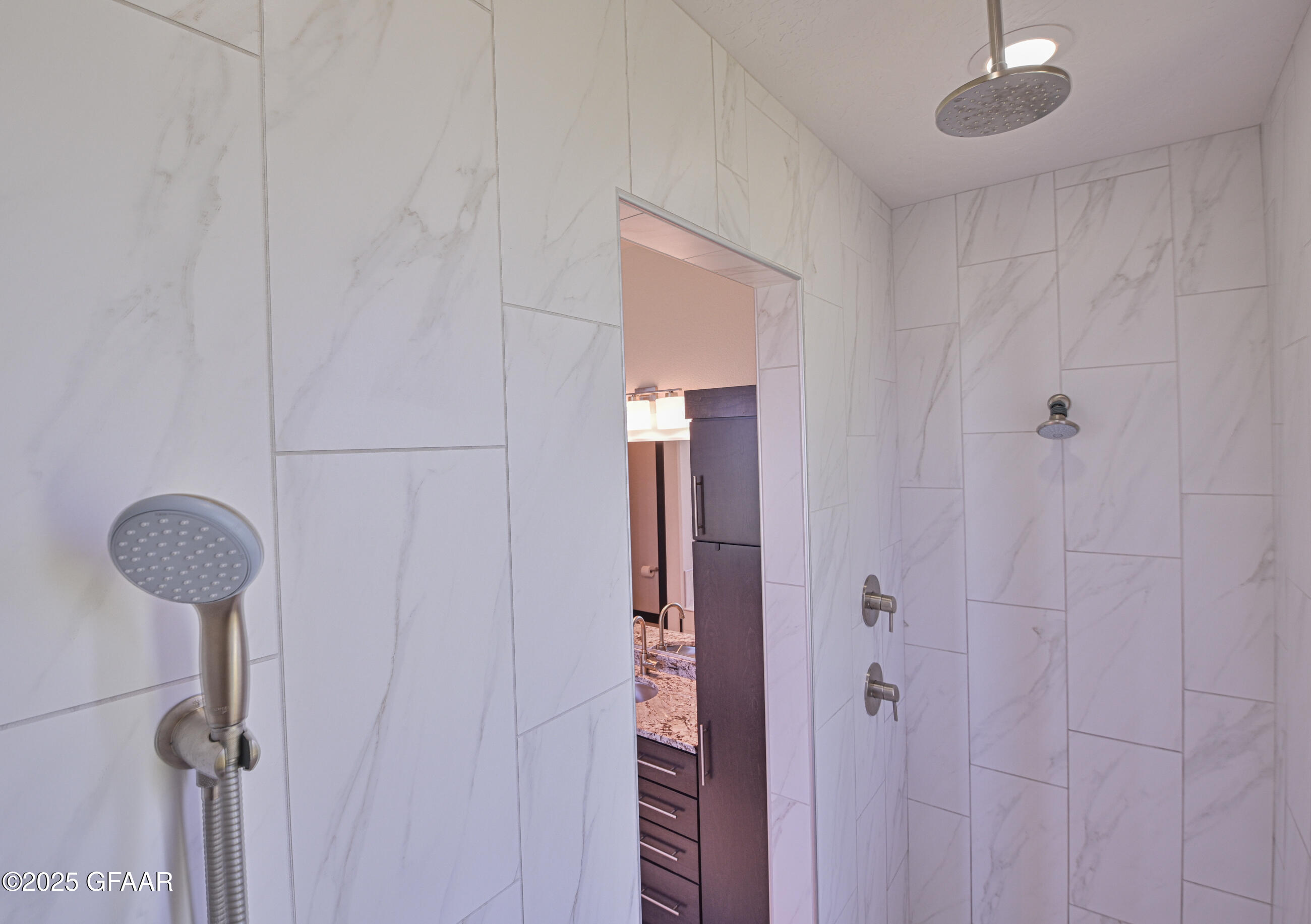 Grand Forks, North Dakota 58201, United States, 6 Bedrooms Bedrooms, ,4 BathroomsBathrooms,Residential,Active,166327