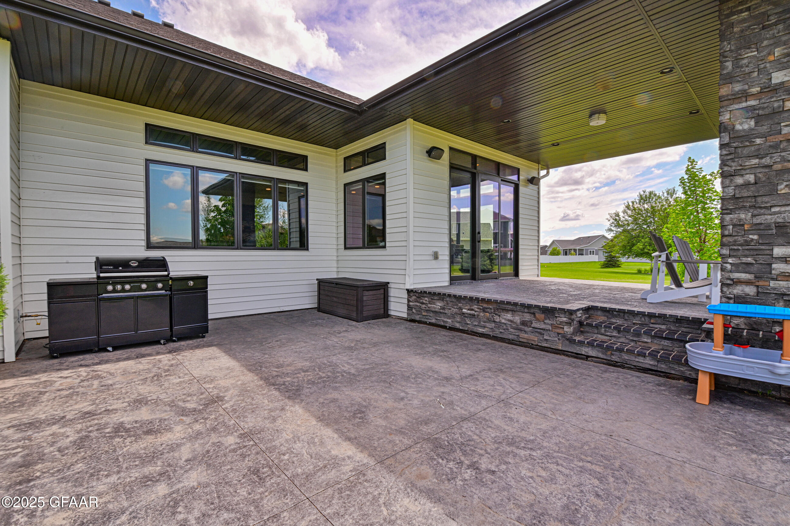 Grand Forks, North Dakota 58201, United States, 6 Bedrooms Bedrooms, ,4 BathroomsBathrooms,Residential,Active,166327