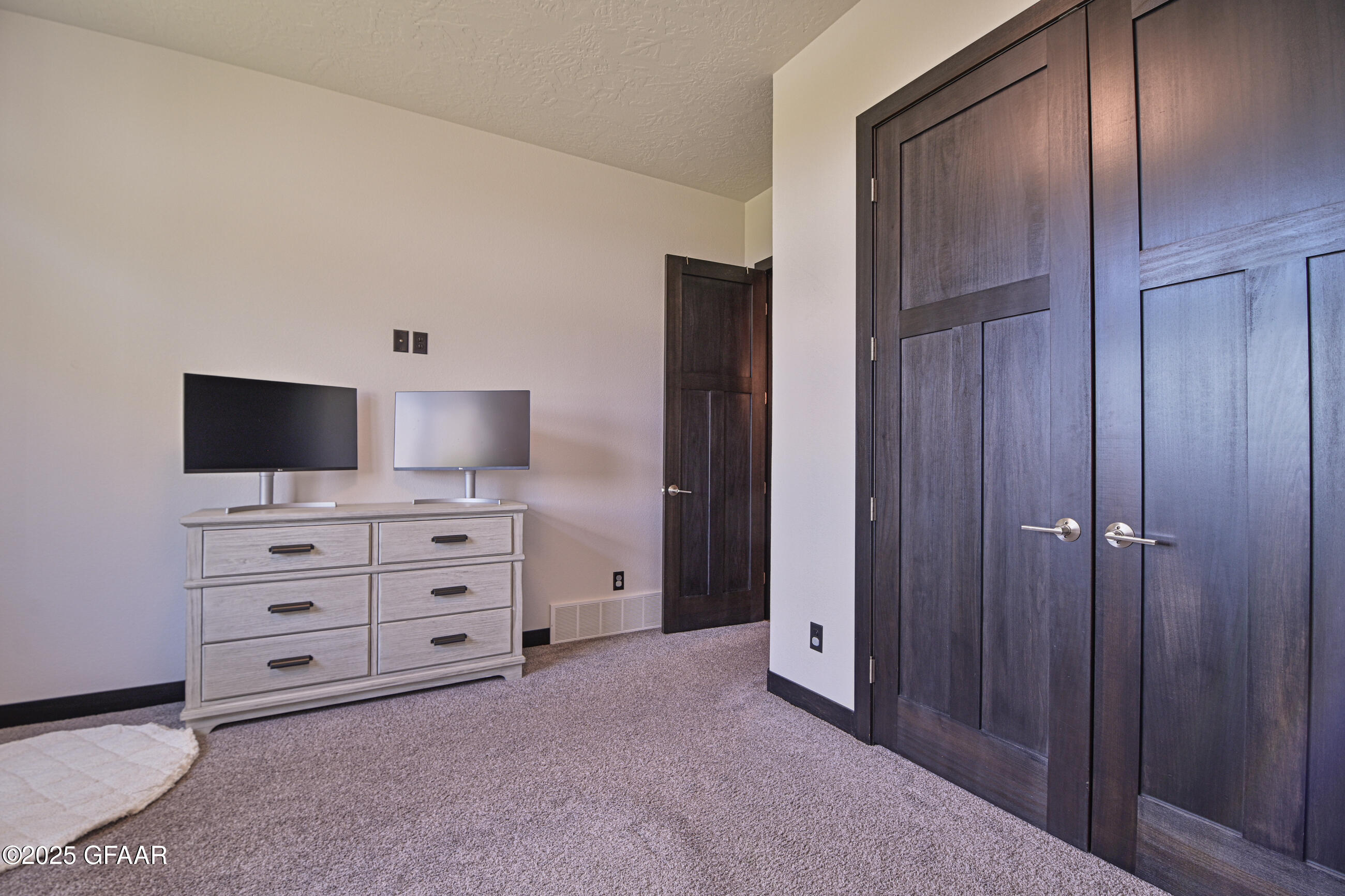 Grand Forks, North Dakota 58201, United States, 6 Bedrooms Bedrooms, ,4 BathroomsBathrooms,Residential,Active,166327