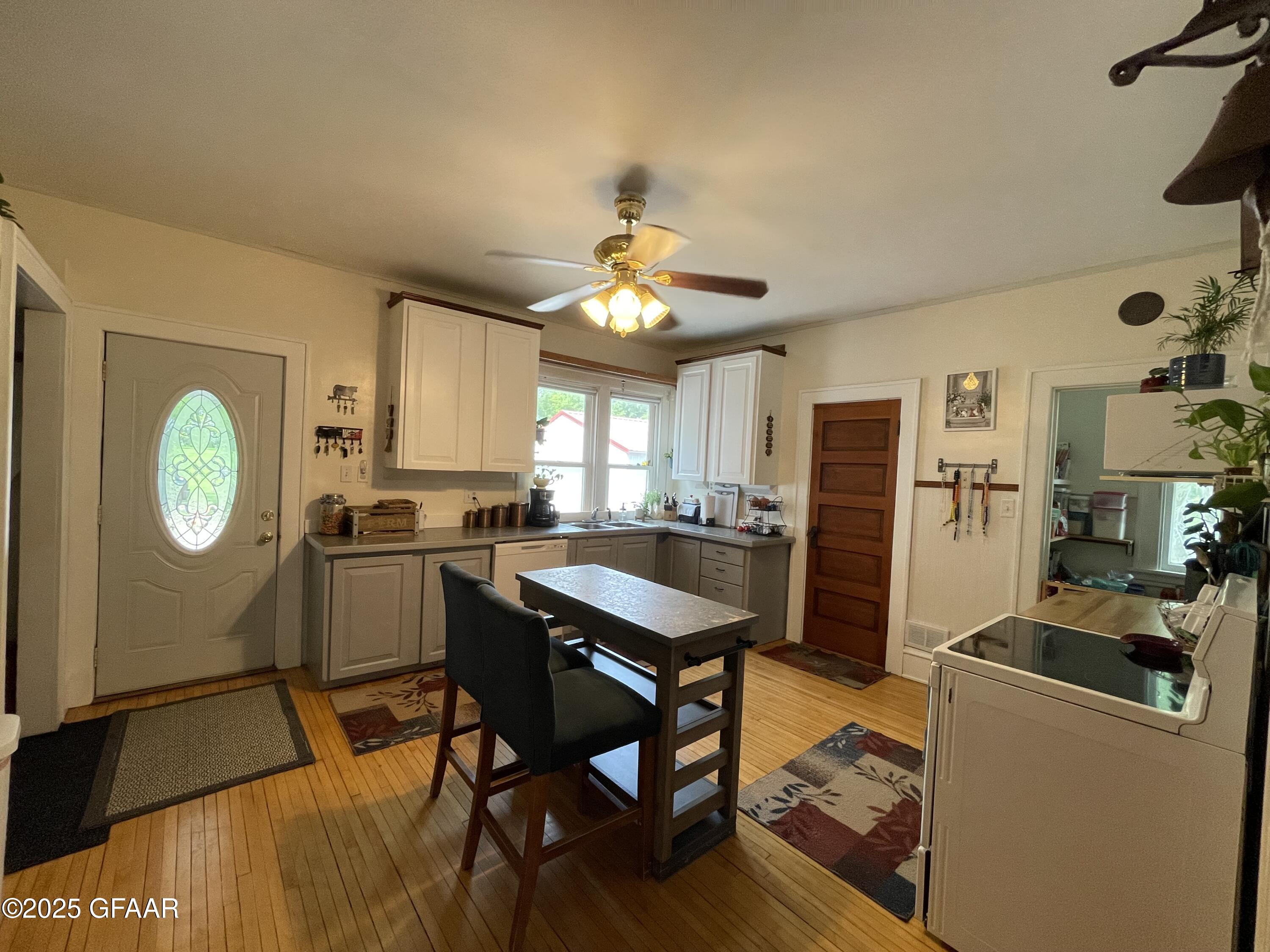 Oslo, Minnesota 56744, United States, 6 Bedrooms Bedrooms, ,3 BathroomsBathrooms,Residential,Active,166328