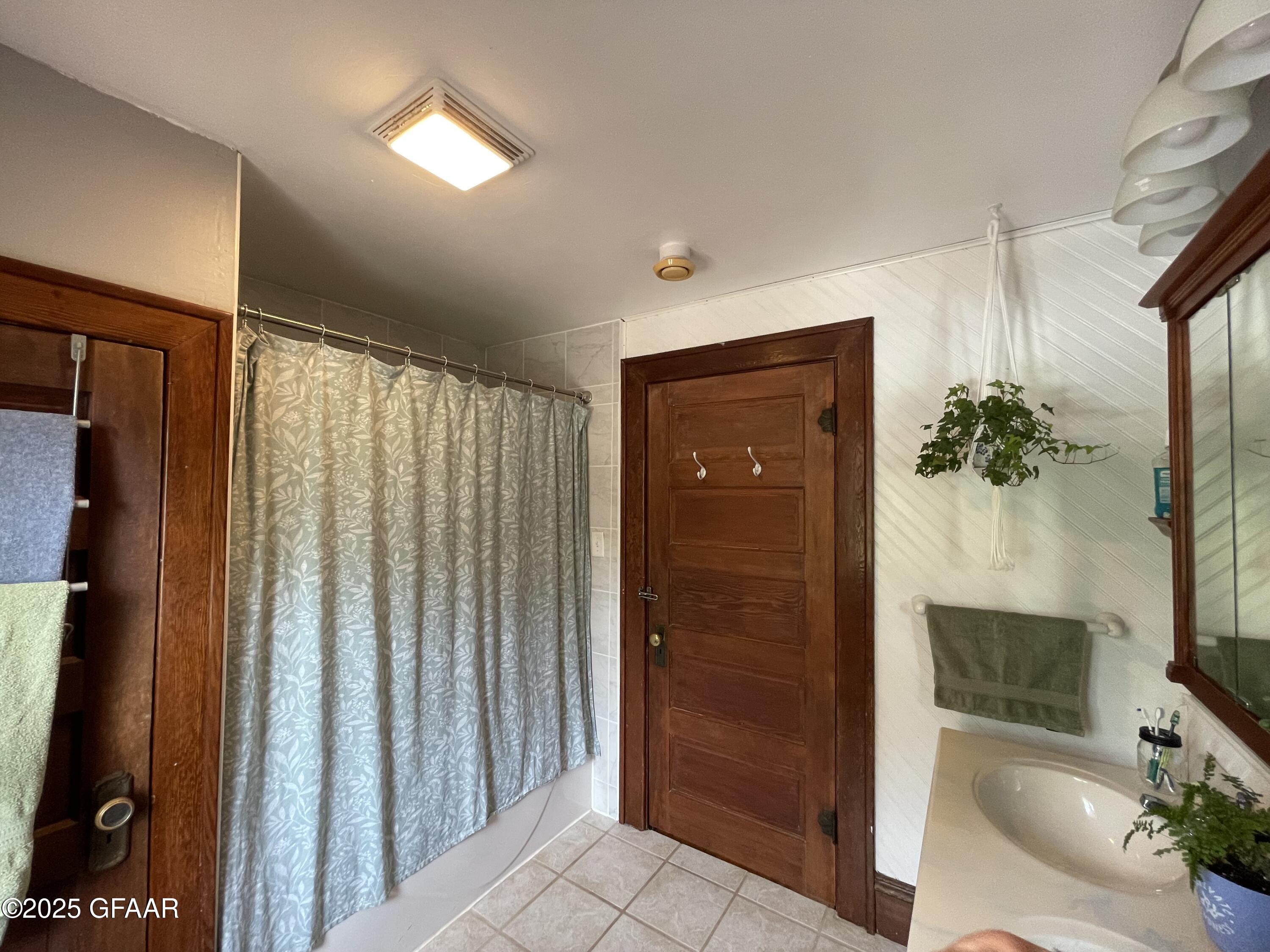 Oslo, Minnesota 56744, United States, 6 Bedrooms Bedrooms, ,3 BathroomsBathrooms,Residential,Active,166328