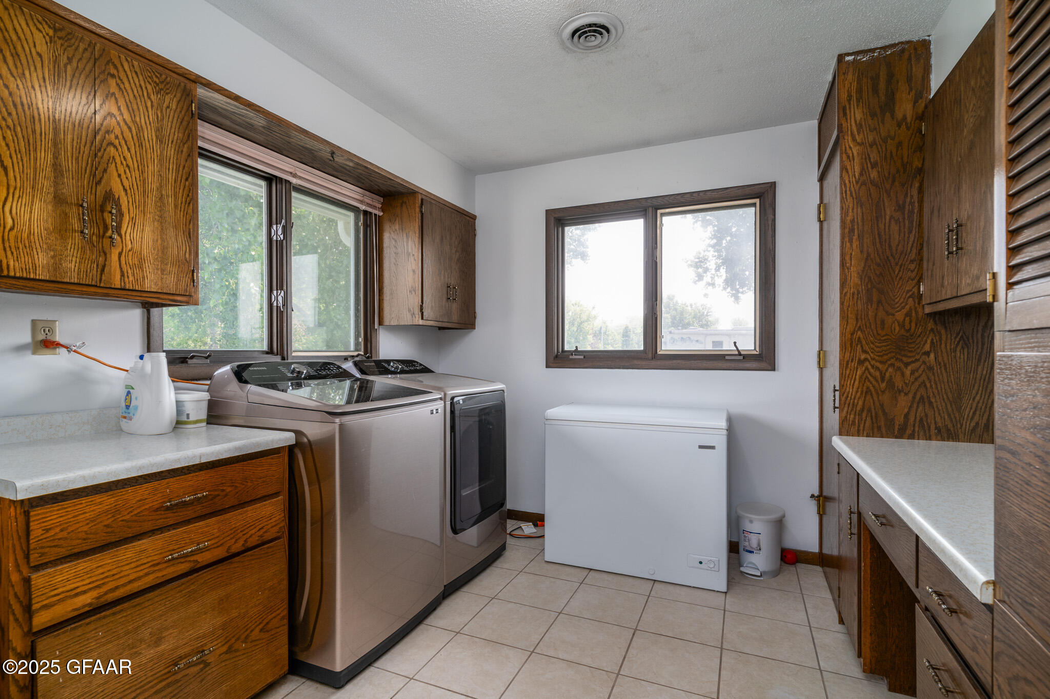 Northwood, North Dakota 58267, United States, 5 Bedrooms Bedrooms, ,2 BathroomsBathrooms,Residential,Pending,19638