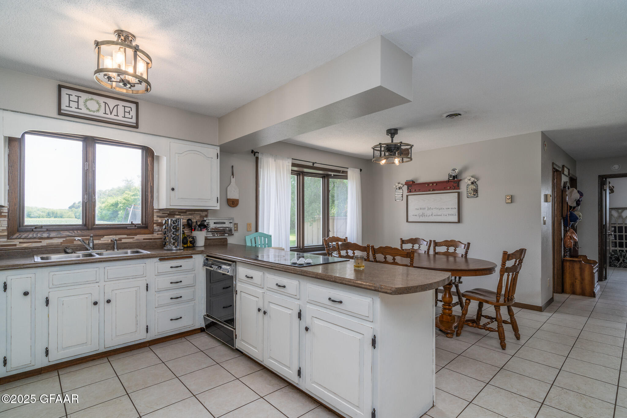 Northwood, North Dakota 58267, United States, 5 Bedrooms Bedrooms, ,2 BathroomsBathrooms,Residential,Pending,19638