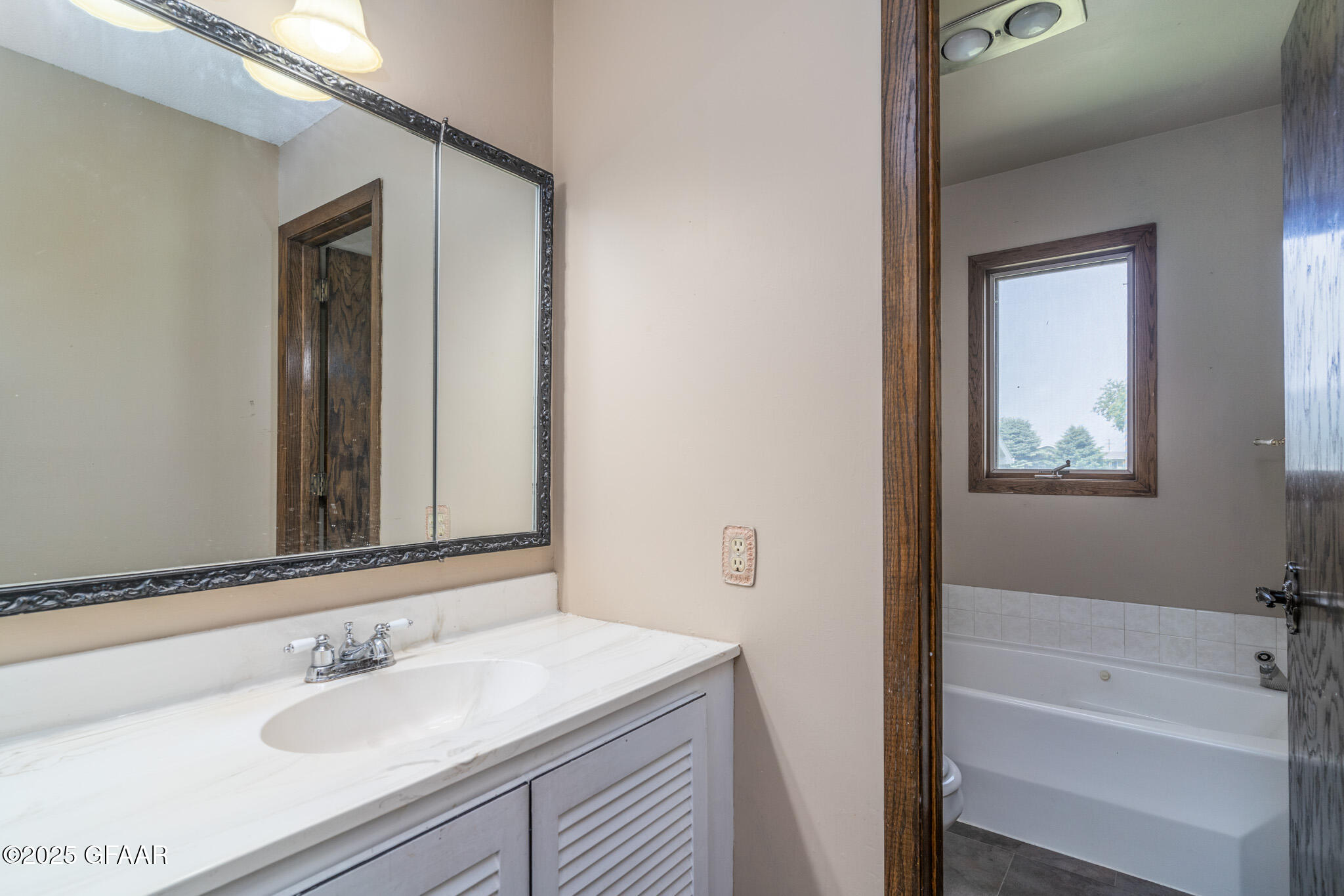 Northwood, North Dakota 58267, United States, 5 Bedrooms Bedrooms, ,2 BathroomsBathrooms,Residential,Pending,19638