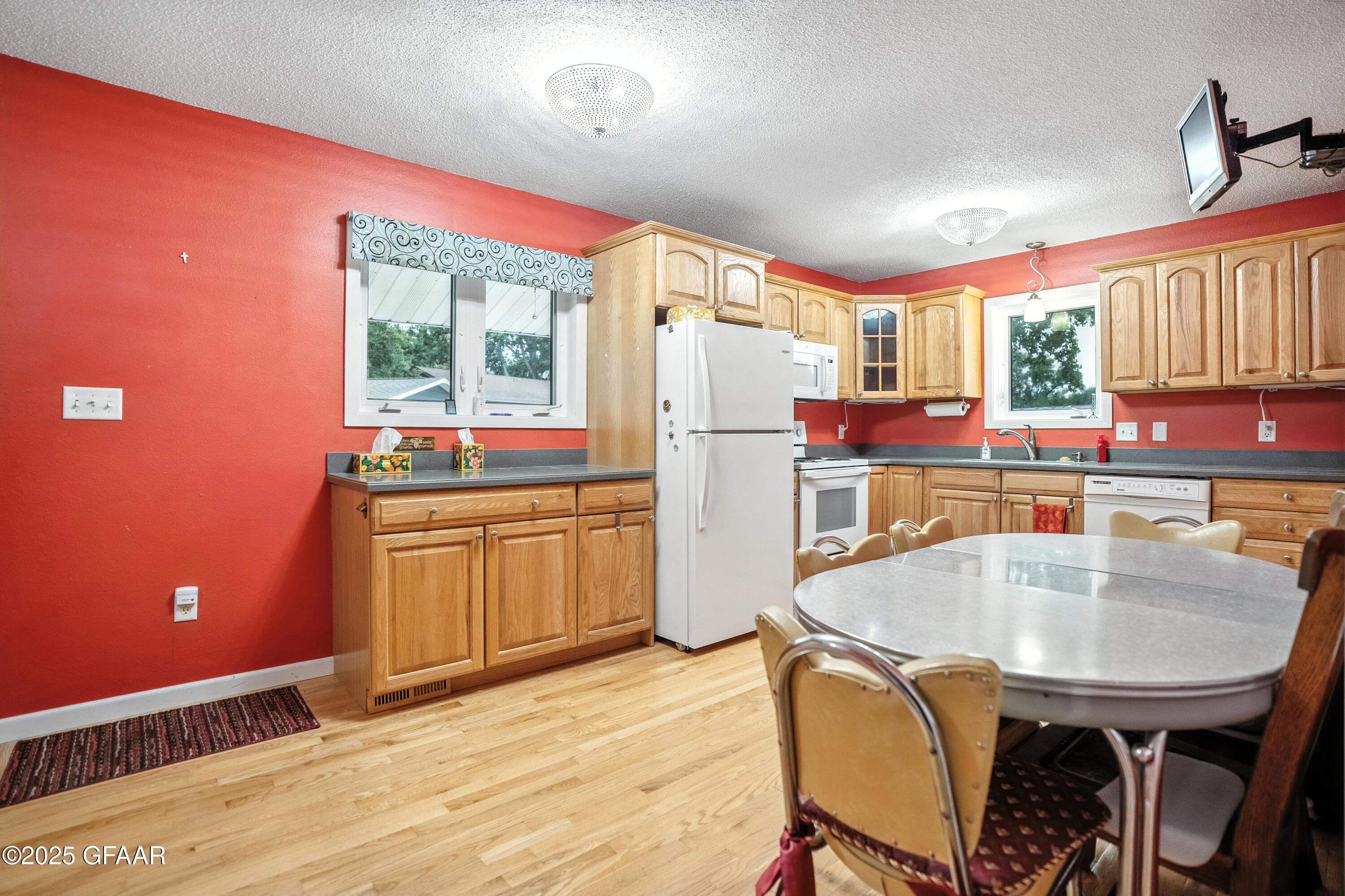 Grand Forks, North Dakota 58201, United States, 3 Bedrooms Bedrooms, ,2 BathroomsBathrooms,Residential,Pending,203597