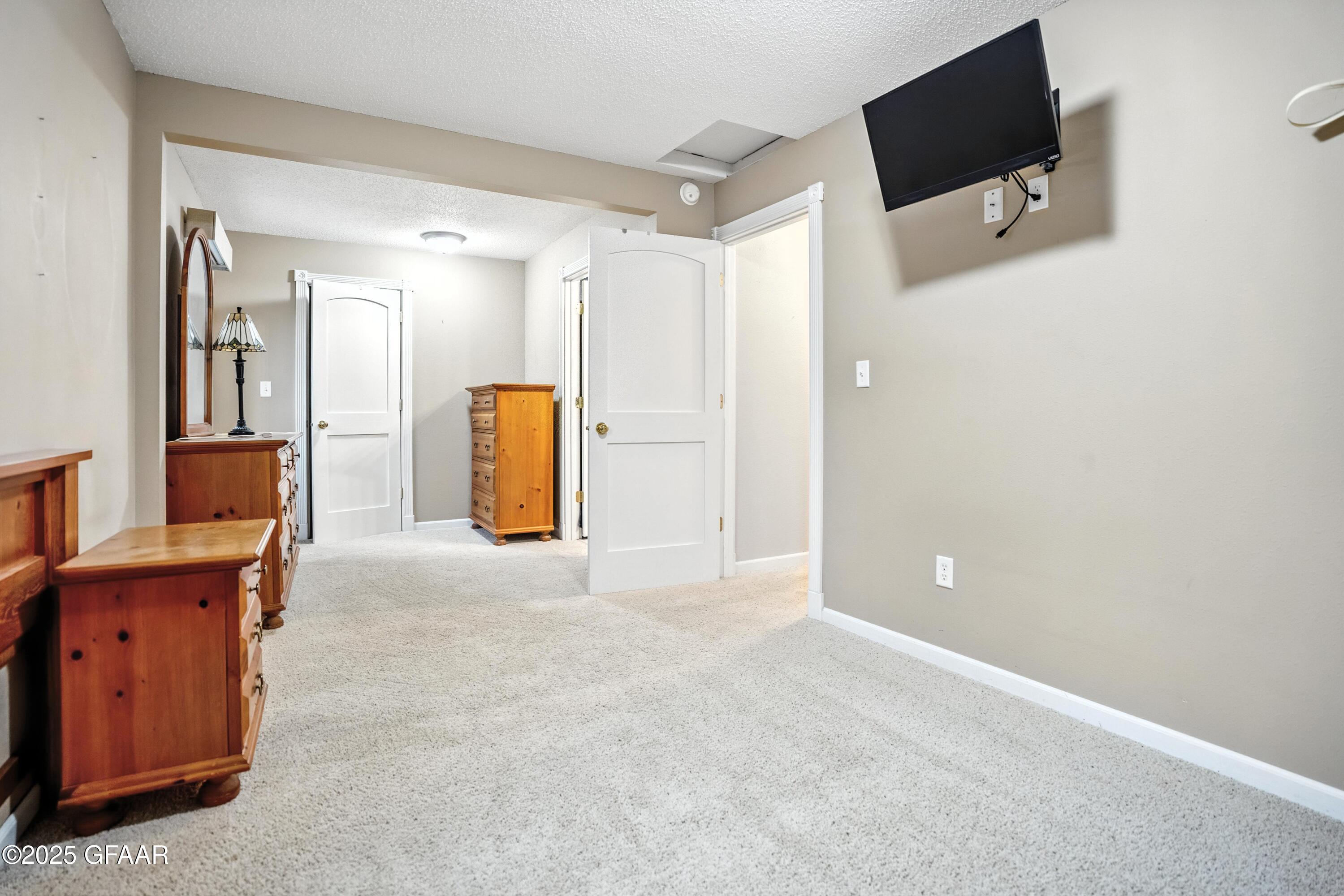 Grand Forks, North Dakota 58201, United States, 3 Bedrooms Bedrooms, ,2 BathroomsBathrooms,Residential,Pending,203597