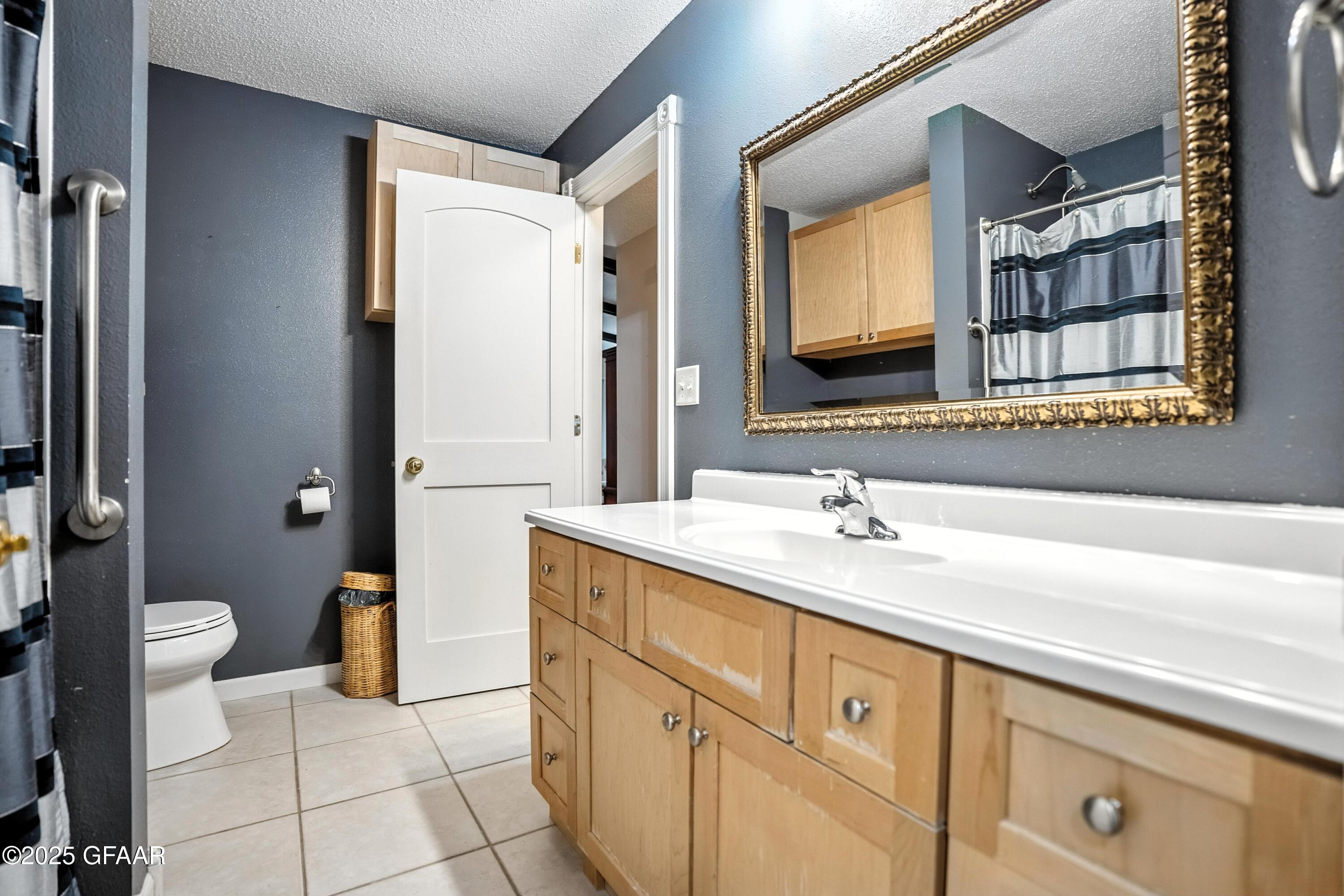 Grand Forks, North Dakota 58201, United States, 3 Bedrooms Bedrooms, ,2 BathroomsBathrooms,Residential,Pending,203597