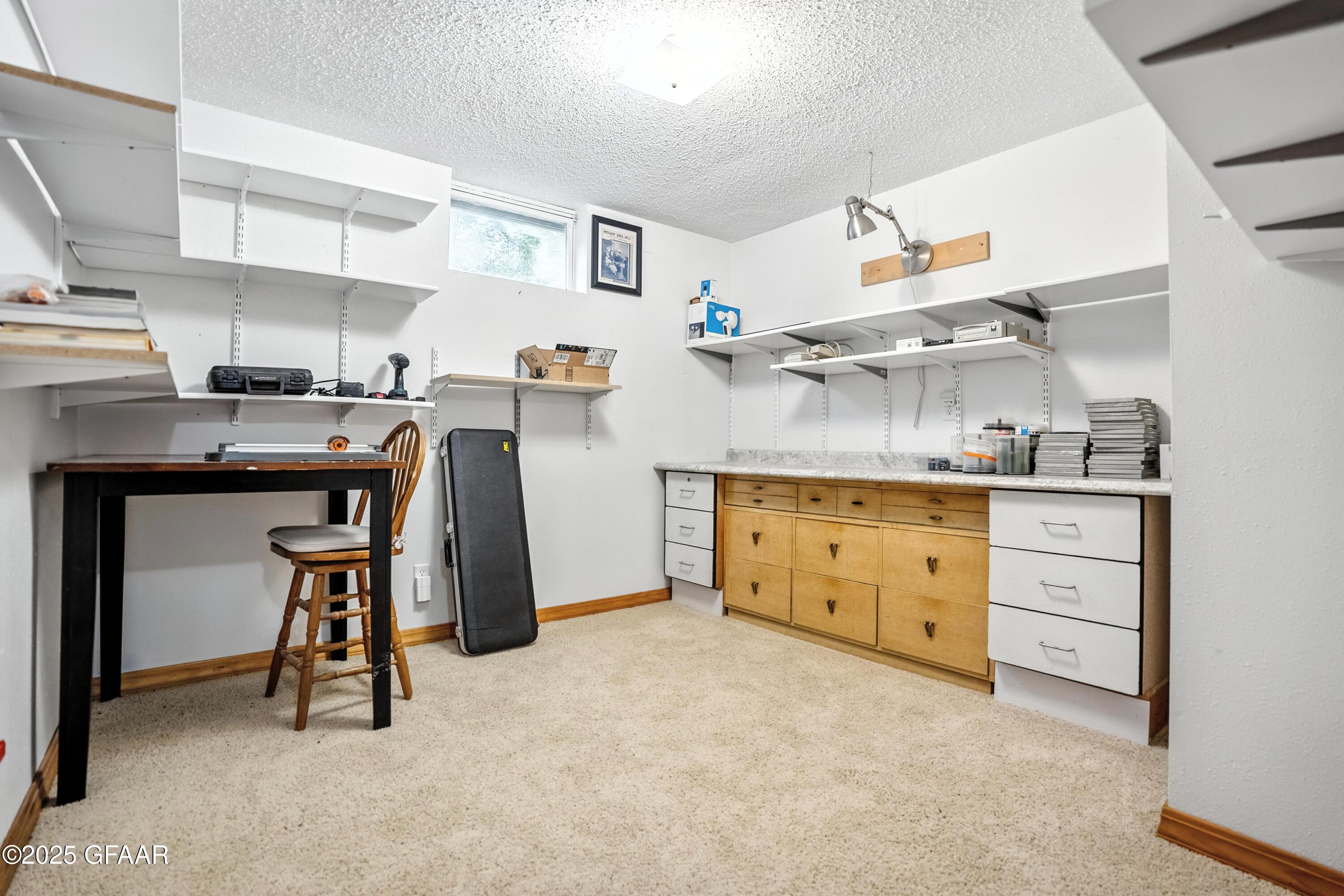 Grand Forks, North Dakota 58201, United States, 3 Bedrooms Bedrooms, ,2 BathroomsBathrooms,Residential,Pending,203597