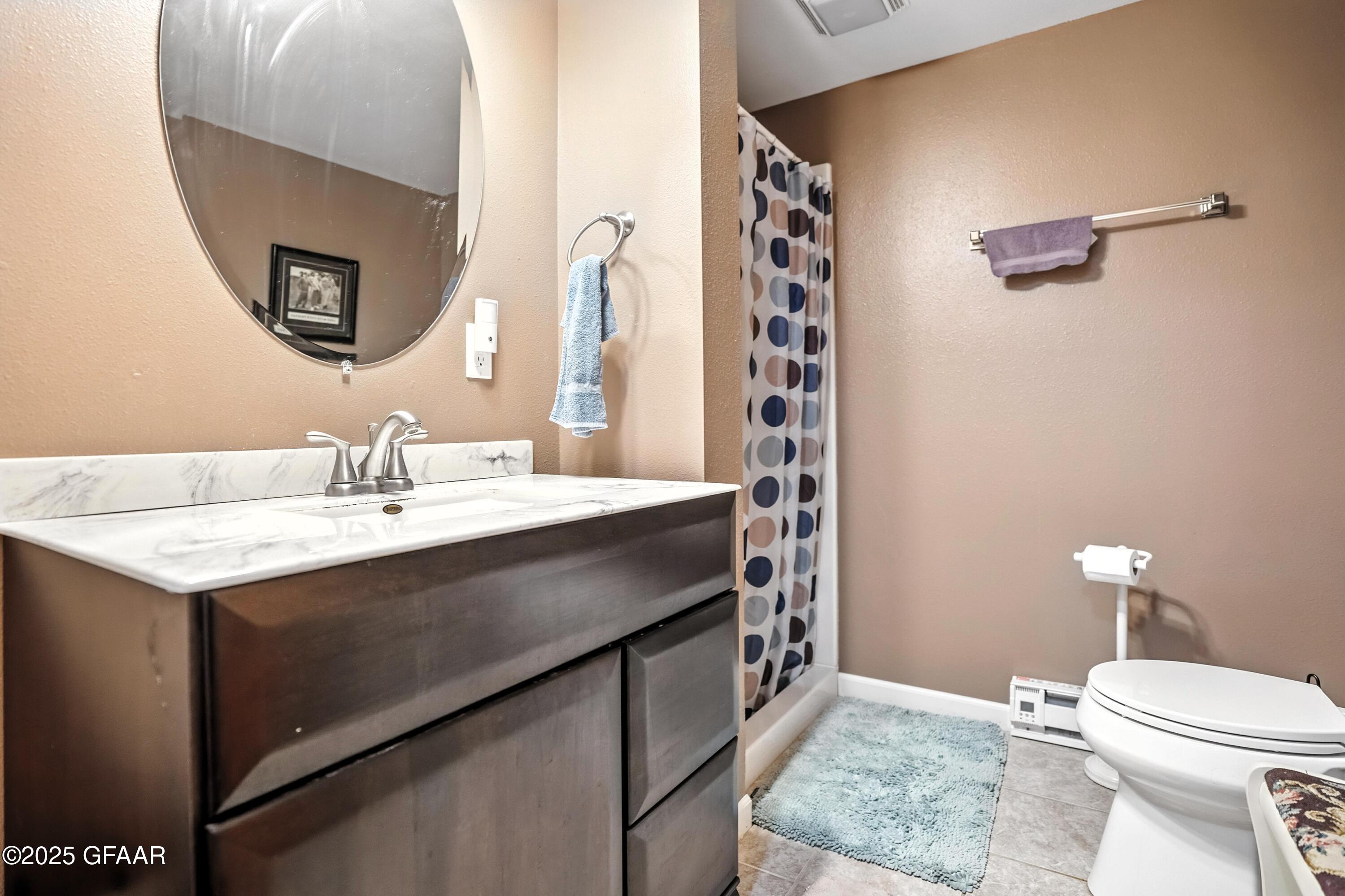 Grand Forks, North Dakota 58201, United States, 3 Bedrooms Bedrooms, ,2 BathroomsBathrooms,Residential,Pending,203597