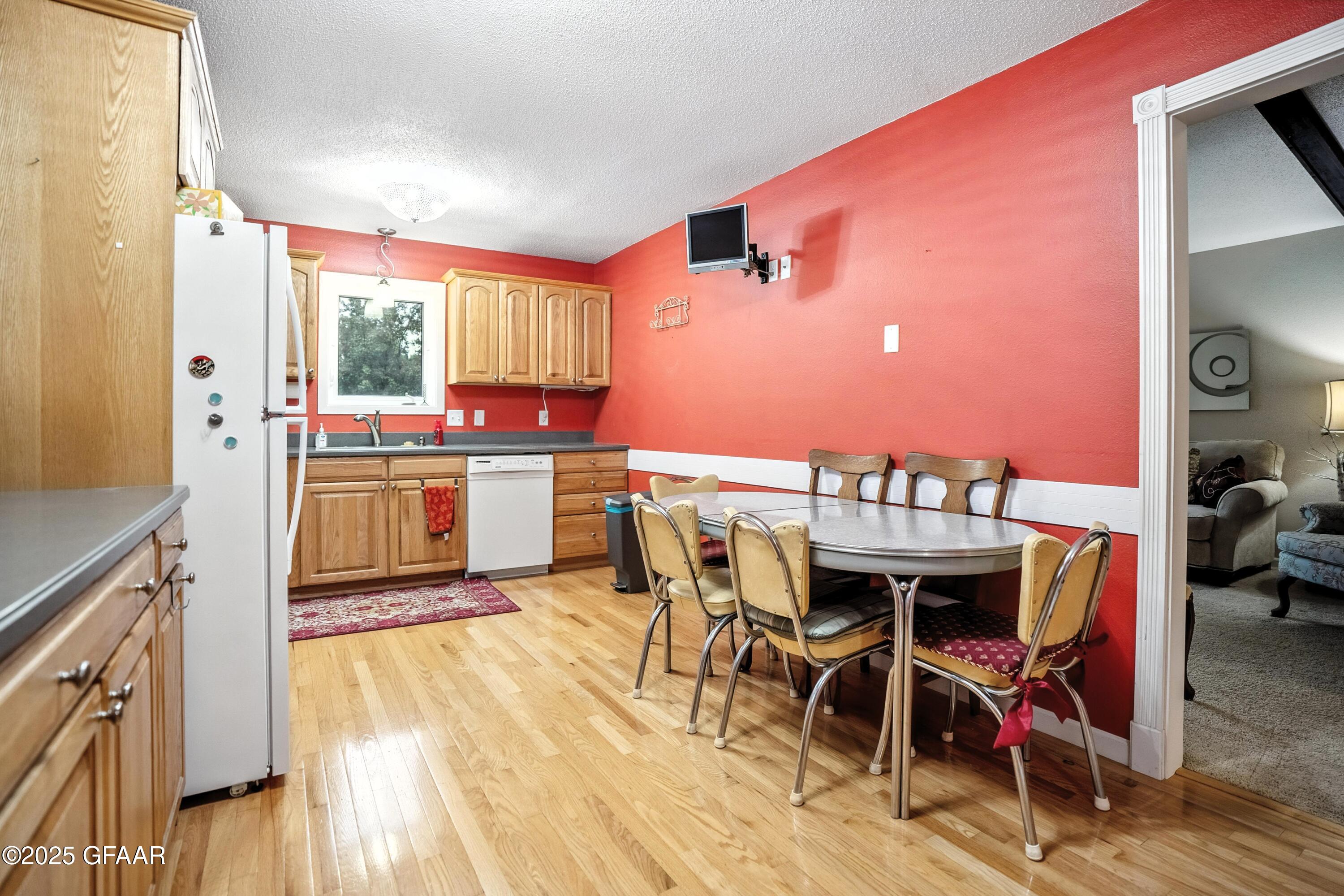 Grand Forks, North Dakota 58201, United States, 3 Bedrooms Bedrooms, ,2 BathroomsBathrooms,Residential,Pending,203597